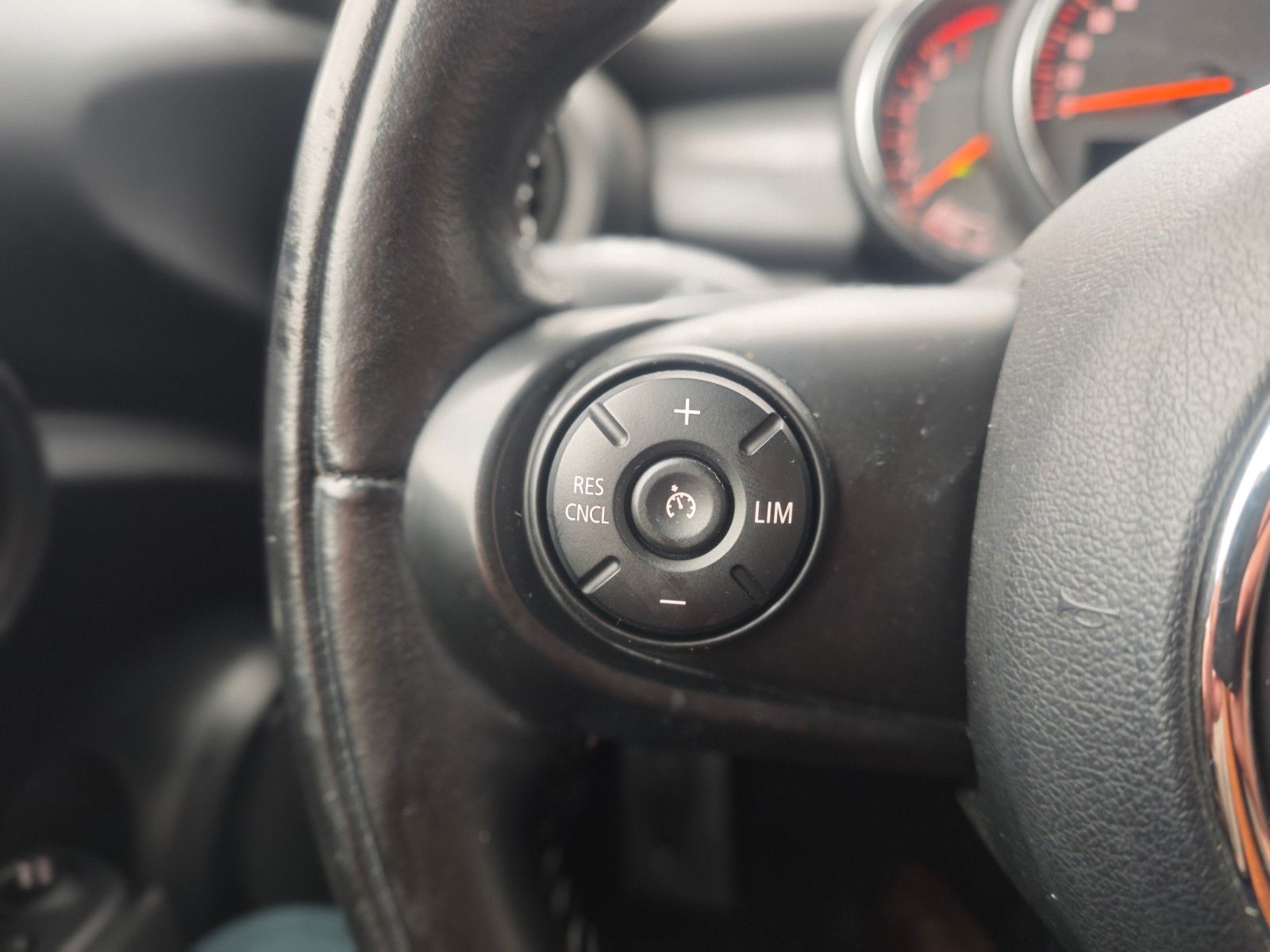 Fahrzeugabbildung MINI COOPER CABRIO*AUT*VOLL-LEDER BRAUN *2.HD*TOP