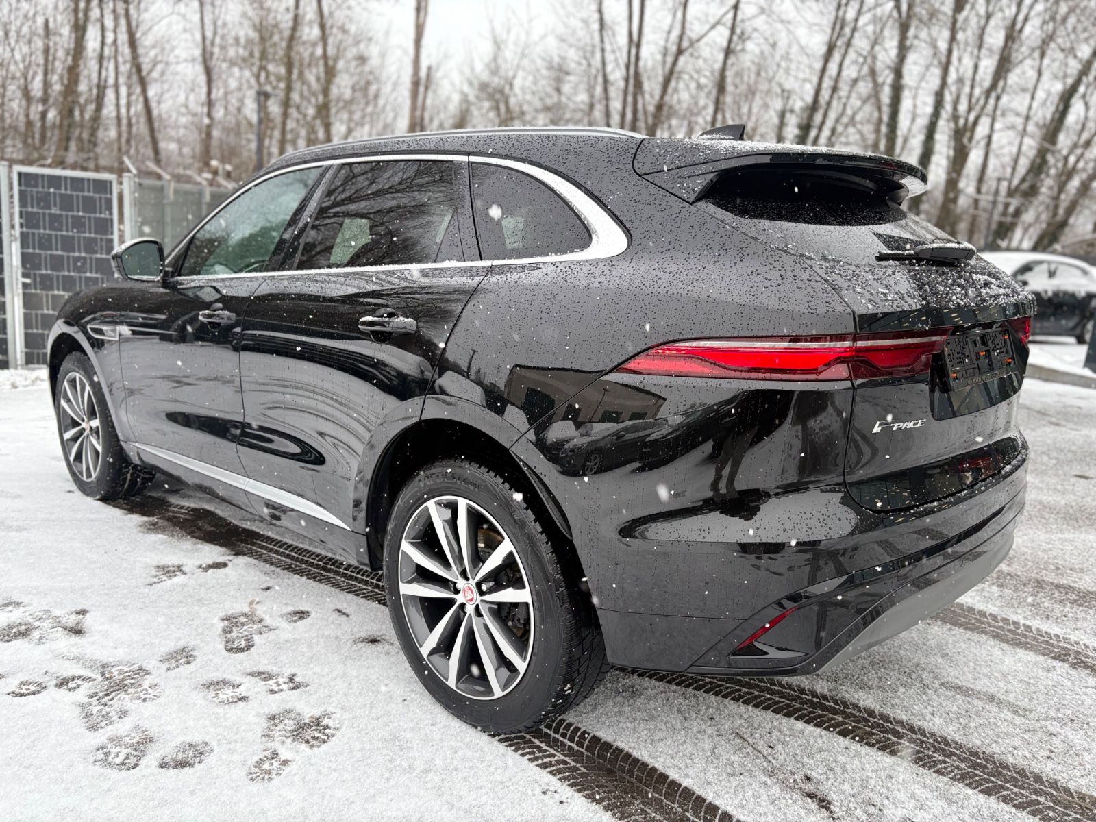 Fahrzeugabbildung Jaguar F-PACE R-DYNAMIC AWD*AUT*1.HD*PANO*LED*EL.AHK*