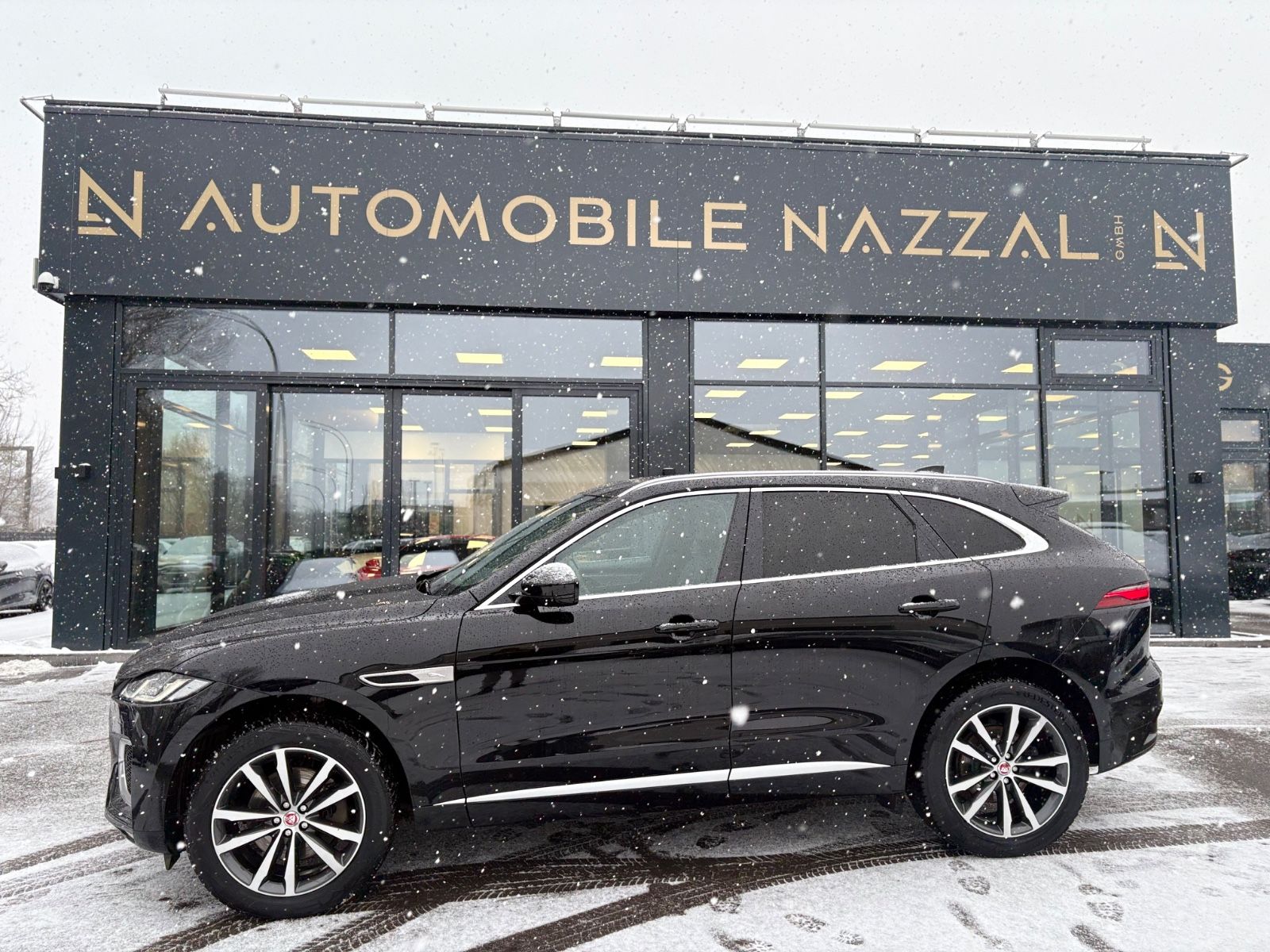 Fahrzeugabbildung Jaguar F-PACE R-DYNAMIC AWD*AUT*1.HD*PANO*LED*EL.AHK*