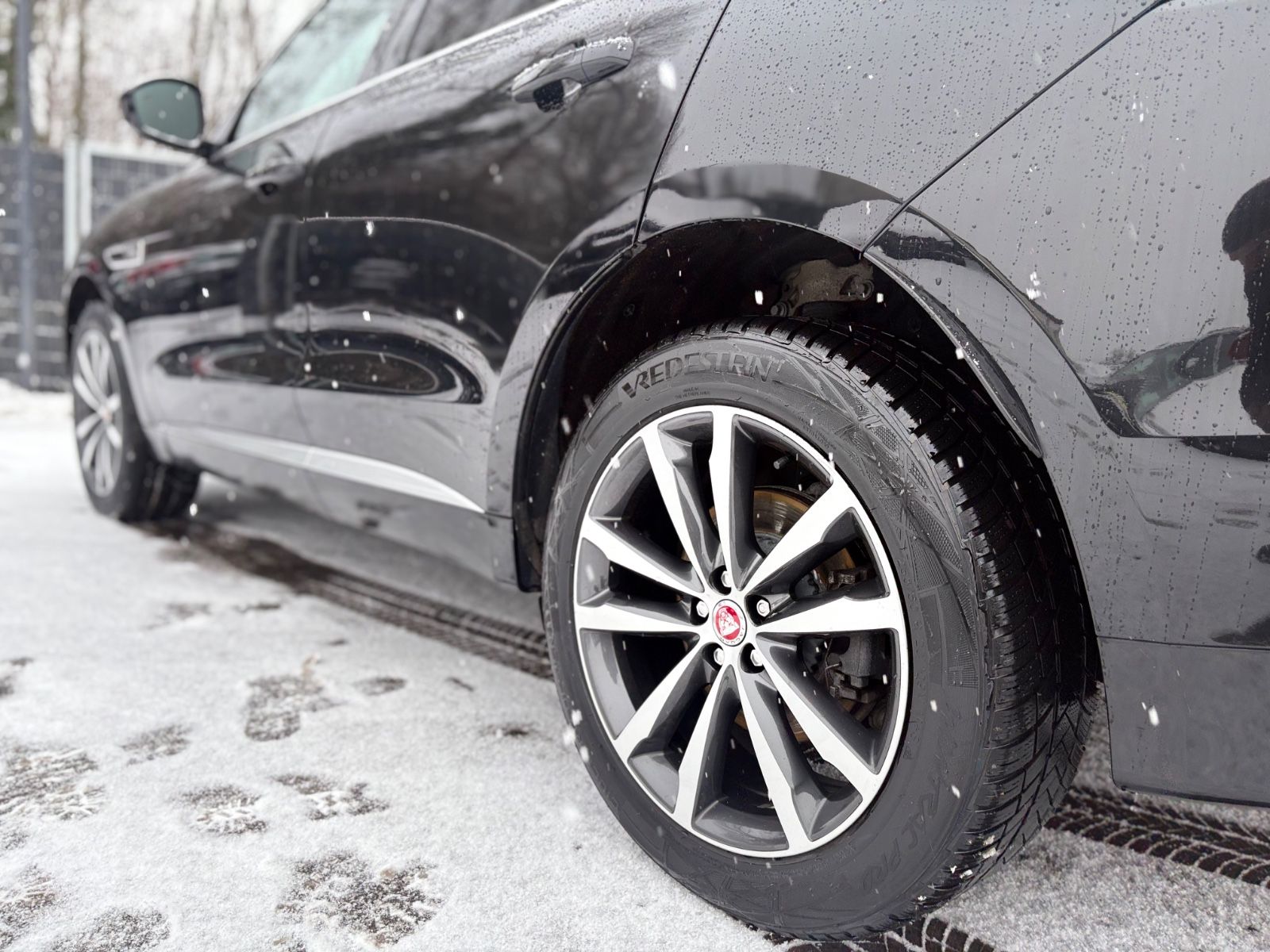 Fahrzeugabbildung Jaguar F-PACE R-DYNAMIC AWD*AUT*1.HD*PANO*LED*EL.AHK*