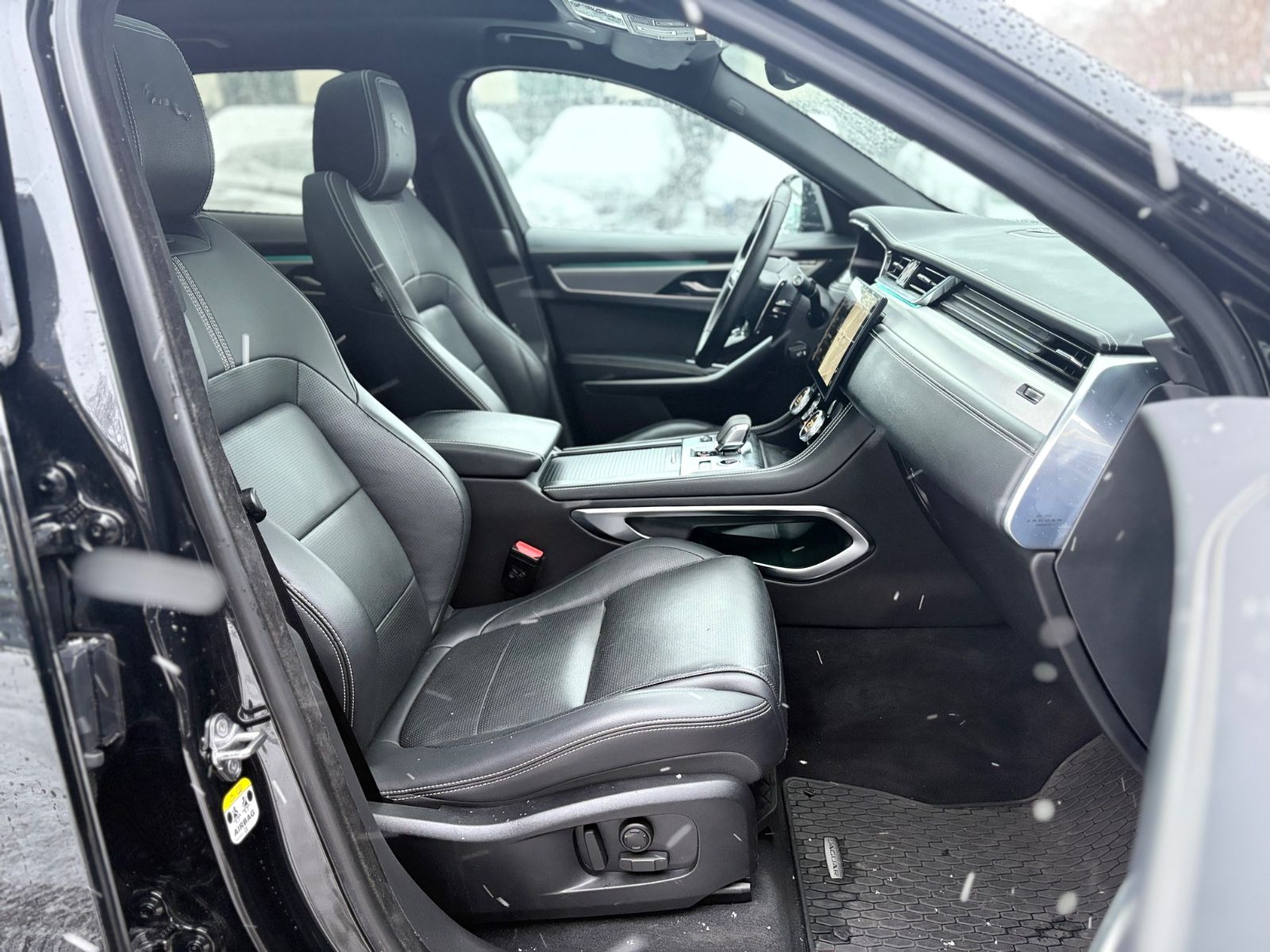 Fahrzeugabbildung Jaguar F-PACE R-DYNAMIC AWD*AUT*1.HD*PANO*LED*EL.AHK*