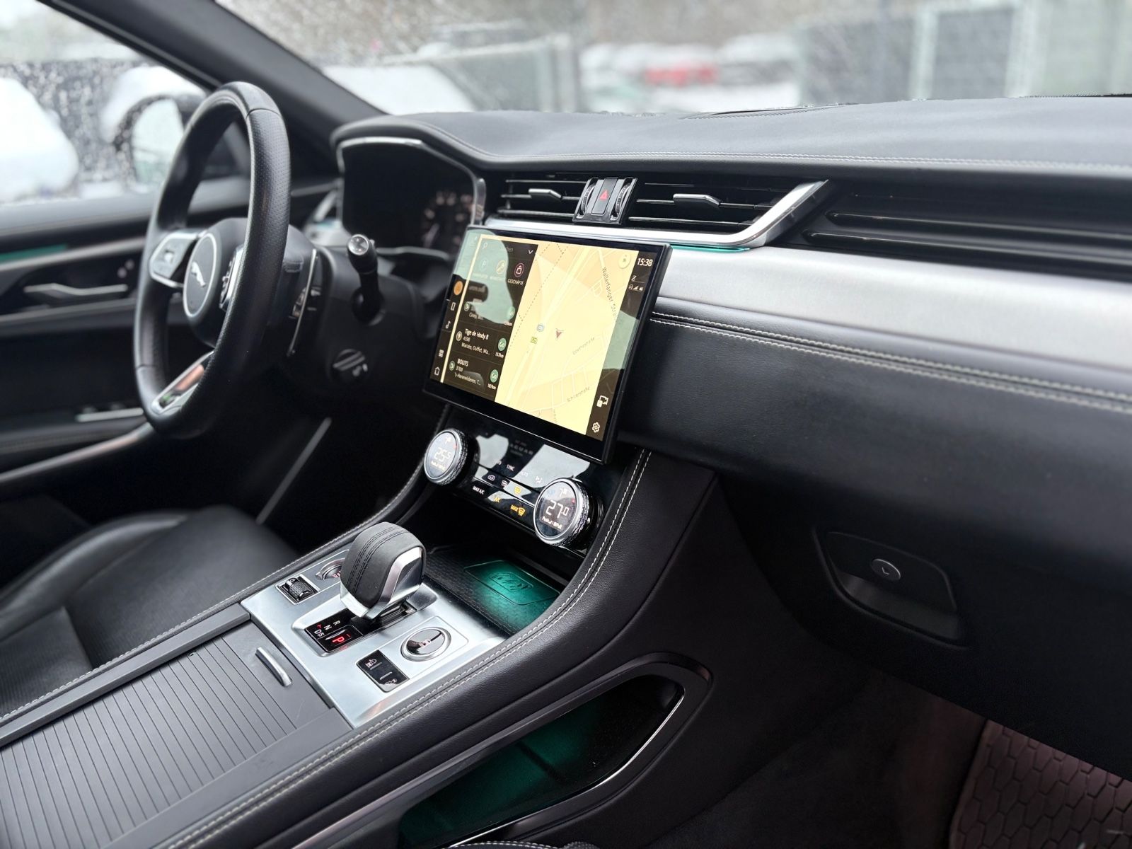 Fahrzeugabbildung Jaguar F-PACE R-DYNAMIC AWD*AUT*1.HD*PANO*LED*EL.AHK*