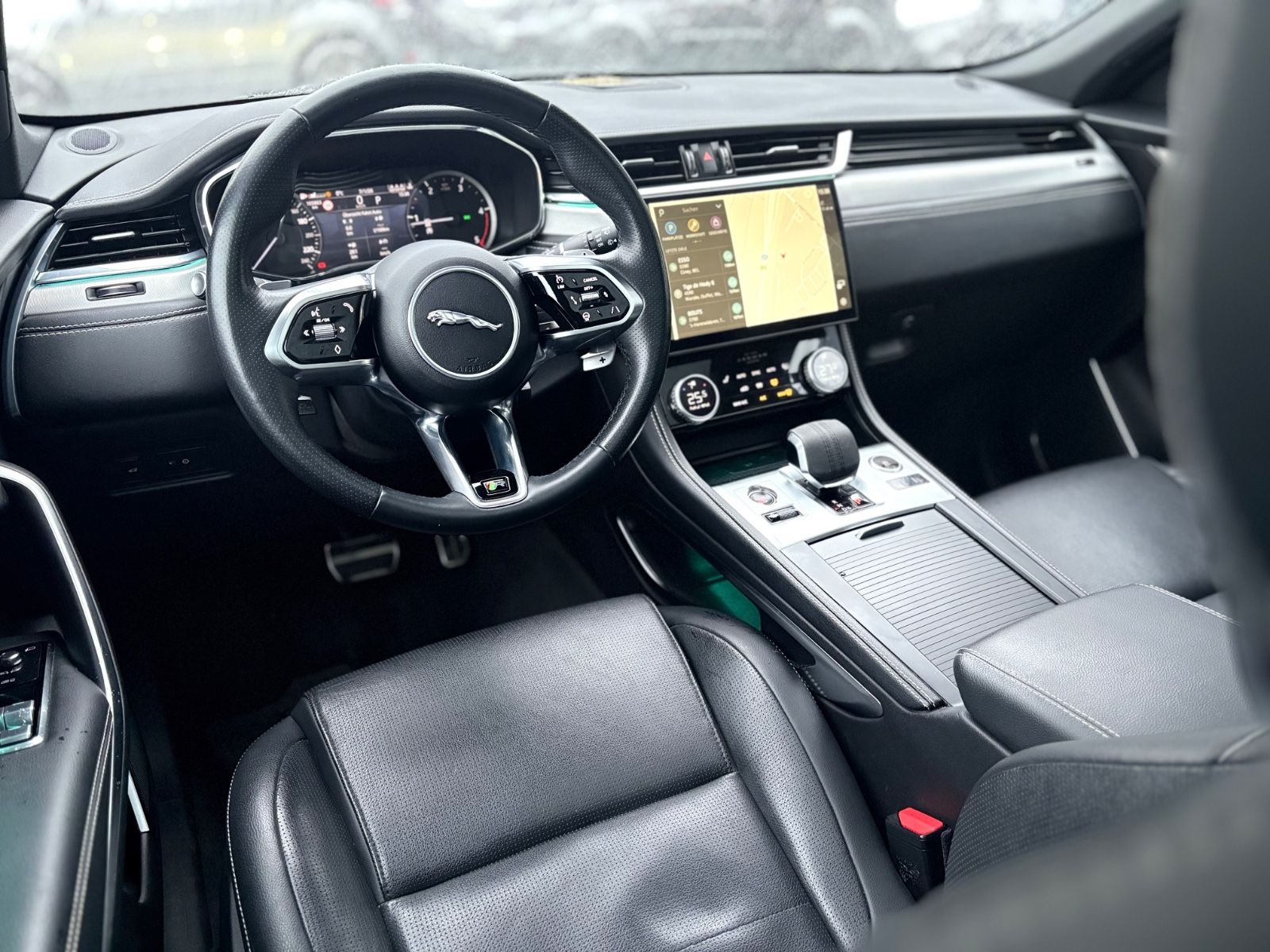 Fahrzeugabbildung Jaguar F-PACE R-DYNAMIC AWD*AUT*1.HD*PANO*LED*EL.AHK*