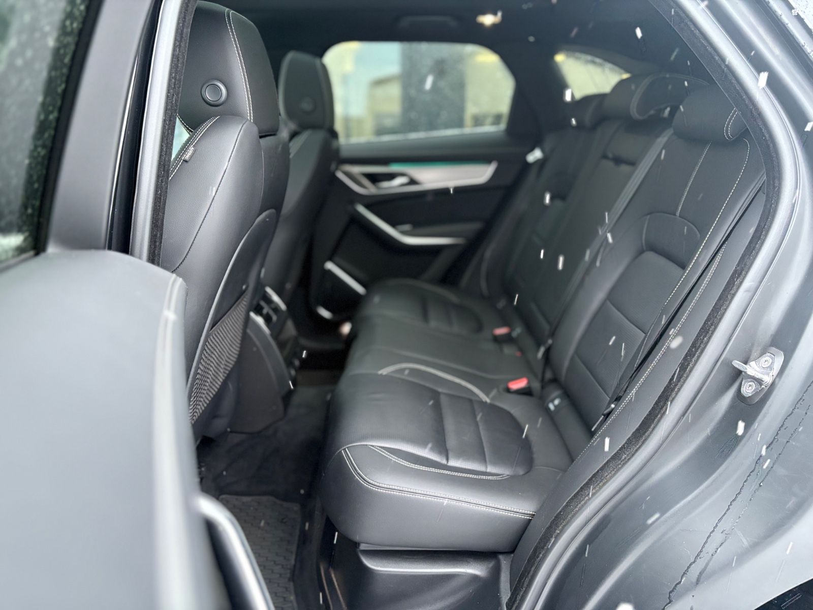 Fahrzeugabbildung Jaguar F-PACE R-DYNAMIC AWD*AUT*1.HD*PANO*LED*EL.AHK*