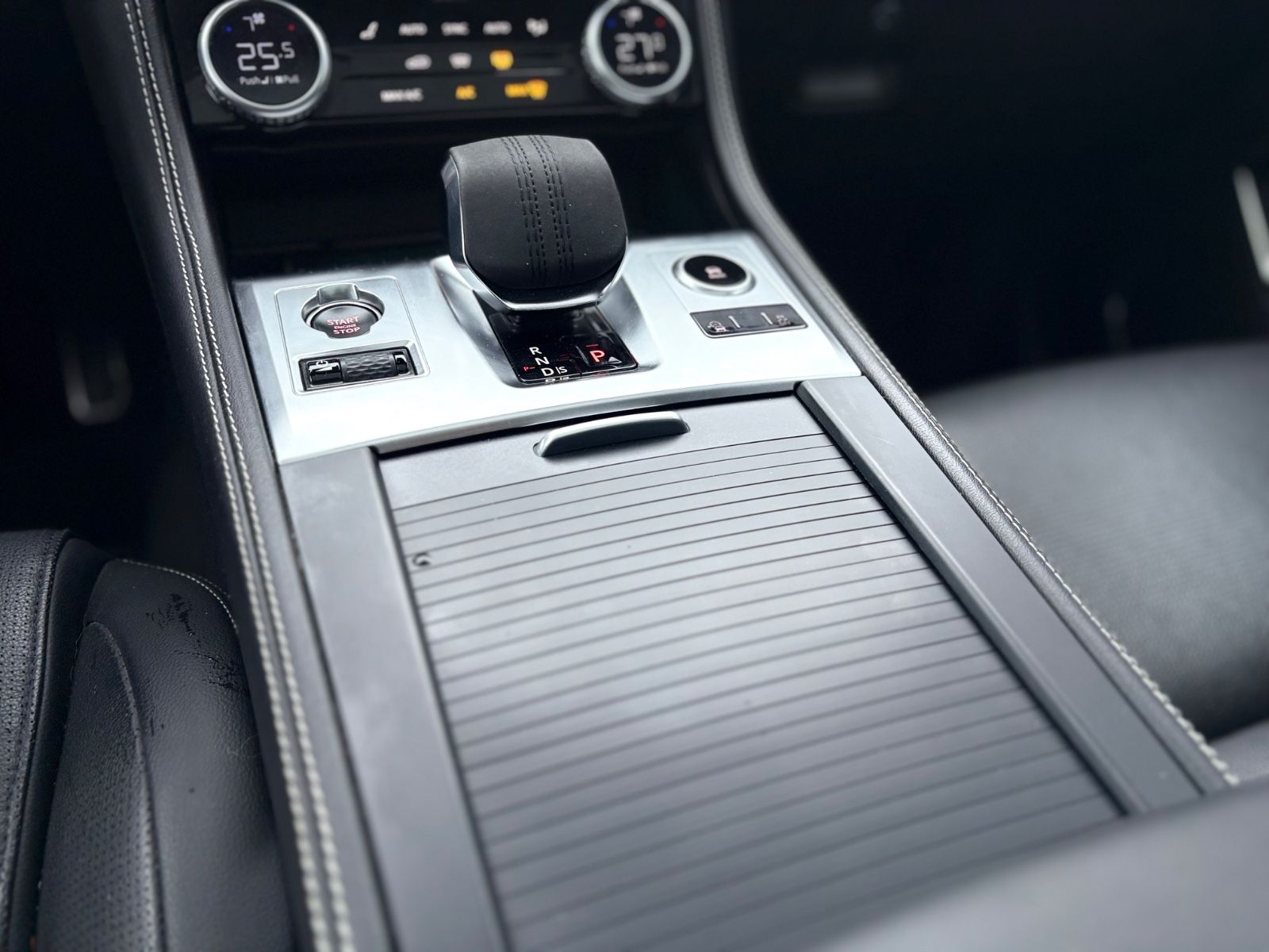 Fahrzeugabbildung Jaguar F-PACE R-DYNAMIC AWD*AUT*1.HD*PANO*LED*EL.AHK*