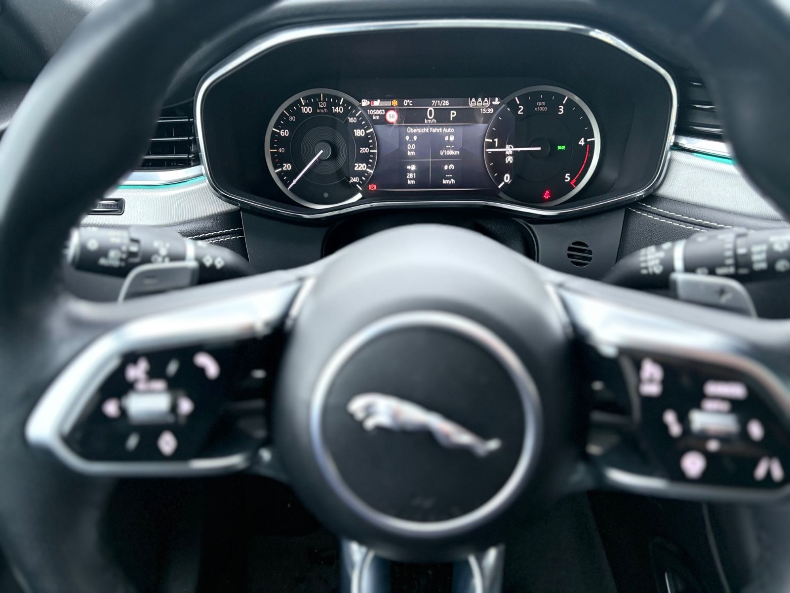 Fahrzeugabbildung Jaguar F-PACE R-DYNAMIC AWD*AUT*1.HD*PANO*LED*EL.AHK*