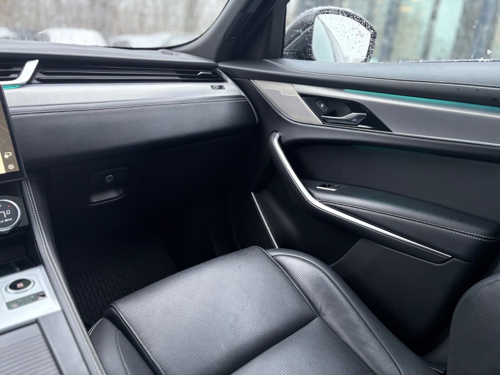 Fahrzeugabbildung Jaguar F-PACE R-DYNAMIC AWD*AUT*1.HD*PANO*LED*EL.AHK*