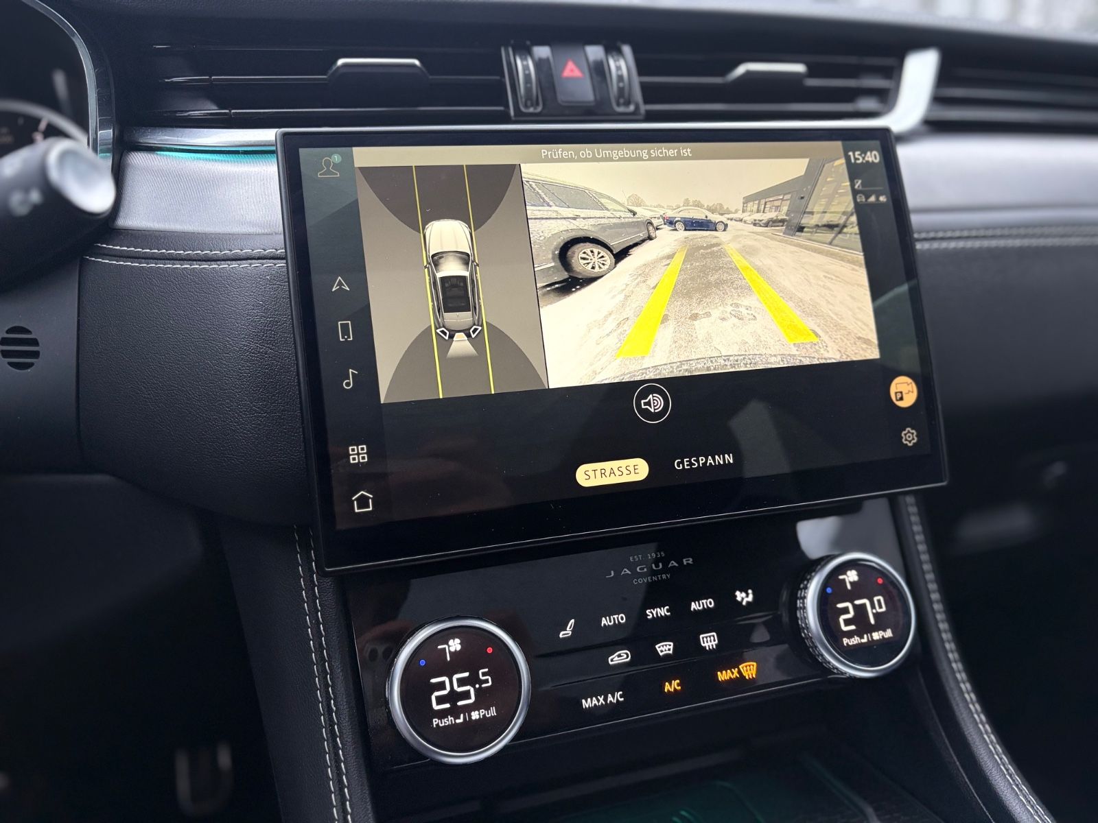 Fahrzeugabbildung Jaguar F-PACE R-DYNAMIC AWD*AUT*1.HD*PANO*LED*EL.AHK*