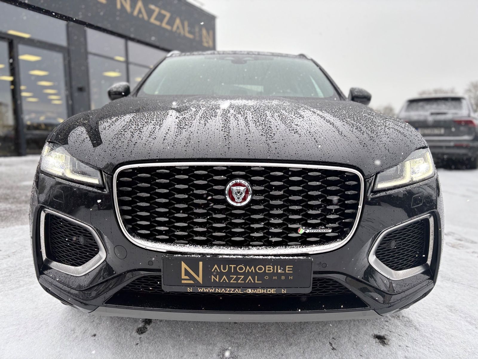 Fahrzeugabbildung Jaguar F-PACE R-DYNAMIC AWD*AUT*1.HD*PANO*LED*EL.AHK*