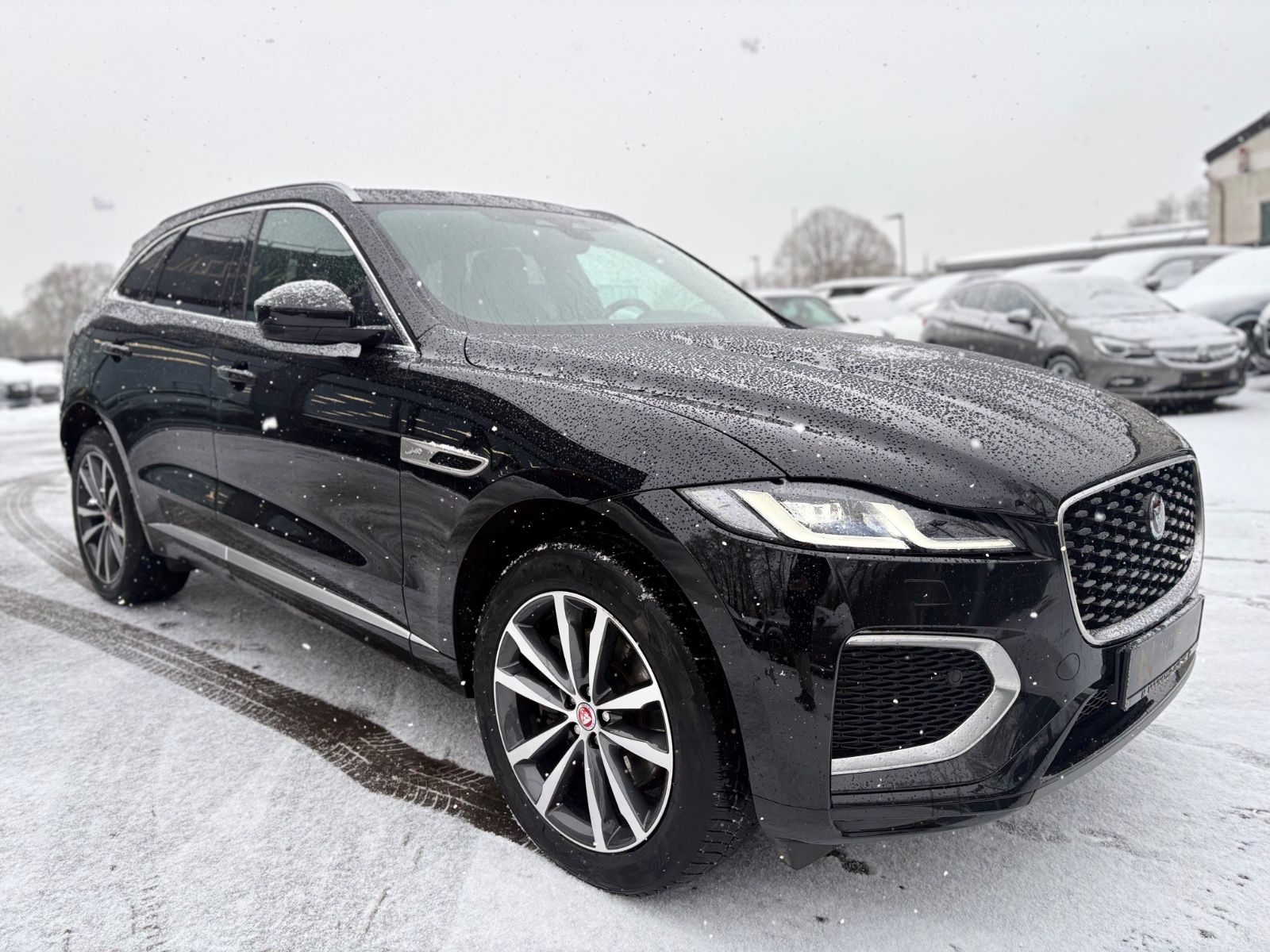 Fahrzeugabbildung Jaguar F-PACE R-DYNAMIC AWD*AUT*1.HD*PANO*LED*EL.AHK*
