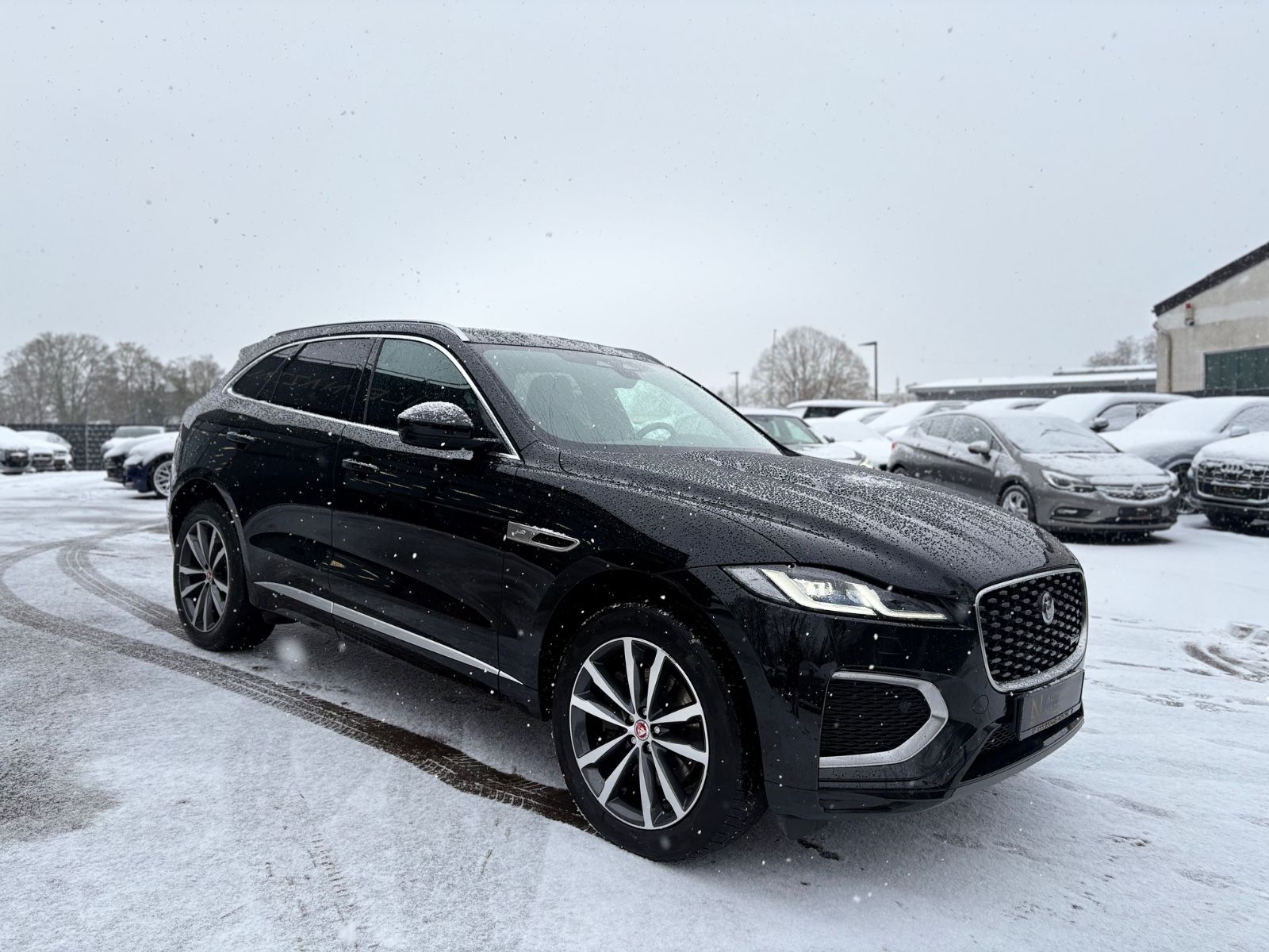 Fahrzeugabbildung Jaguar F-PACE R-DYNAMIC AWD*AUT*1.HD*PANO*LED*EL.AHK*