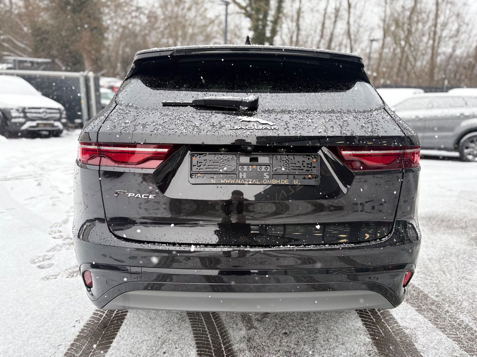 Fahrzeugabbildung Jaguar F-PACE R-DYNAMIC AWD*AUT*1.HD*PANO*LED*EL.AHK*