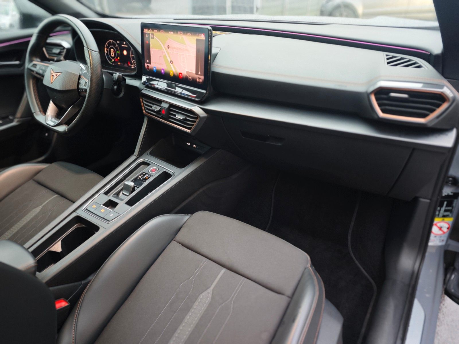 Fahrzeugabbildung CUPRA FORMENTOR VZ PLUG IN HYBRID*SONDERLACK*LED*1.HD*