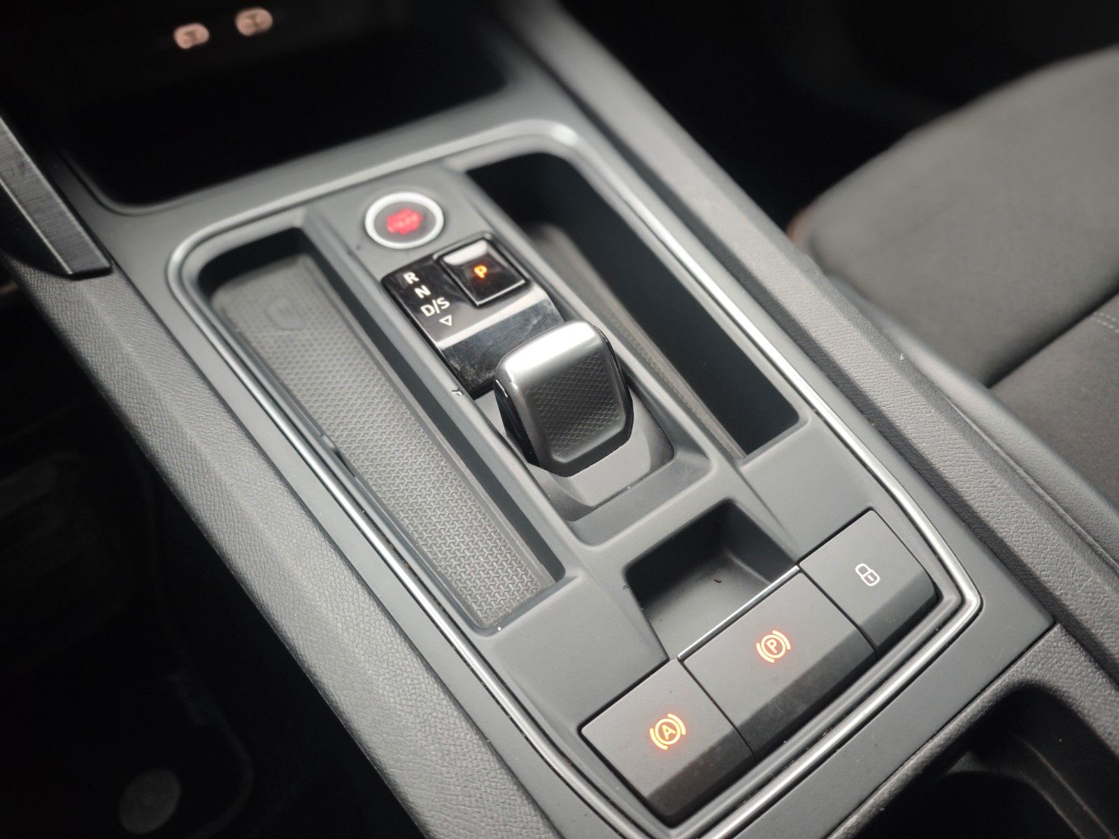 Fahrzeugabbildung CUPRA FORMENTOR VZ PLUG IN HYBRID*SONDERLACK*LED*1.HD*