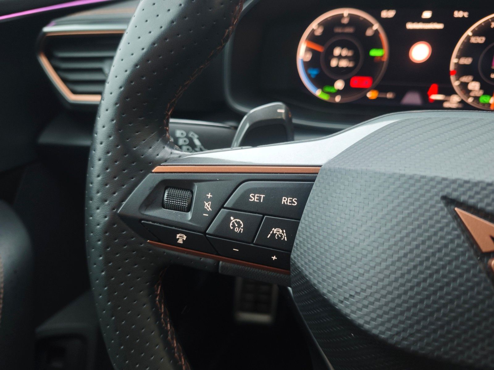 Fahrzeugabbildung CUPRA FORMENTOR VZ PLUG IN HYBRID*SONDERLACK*LED*1.HD*