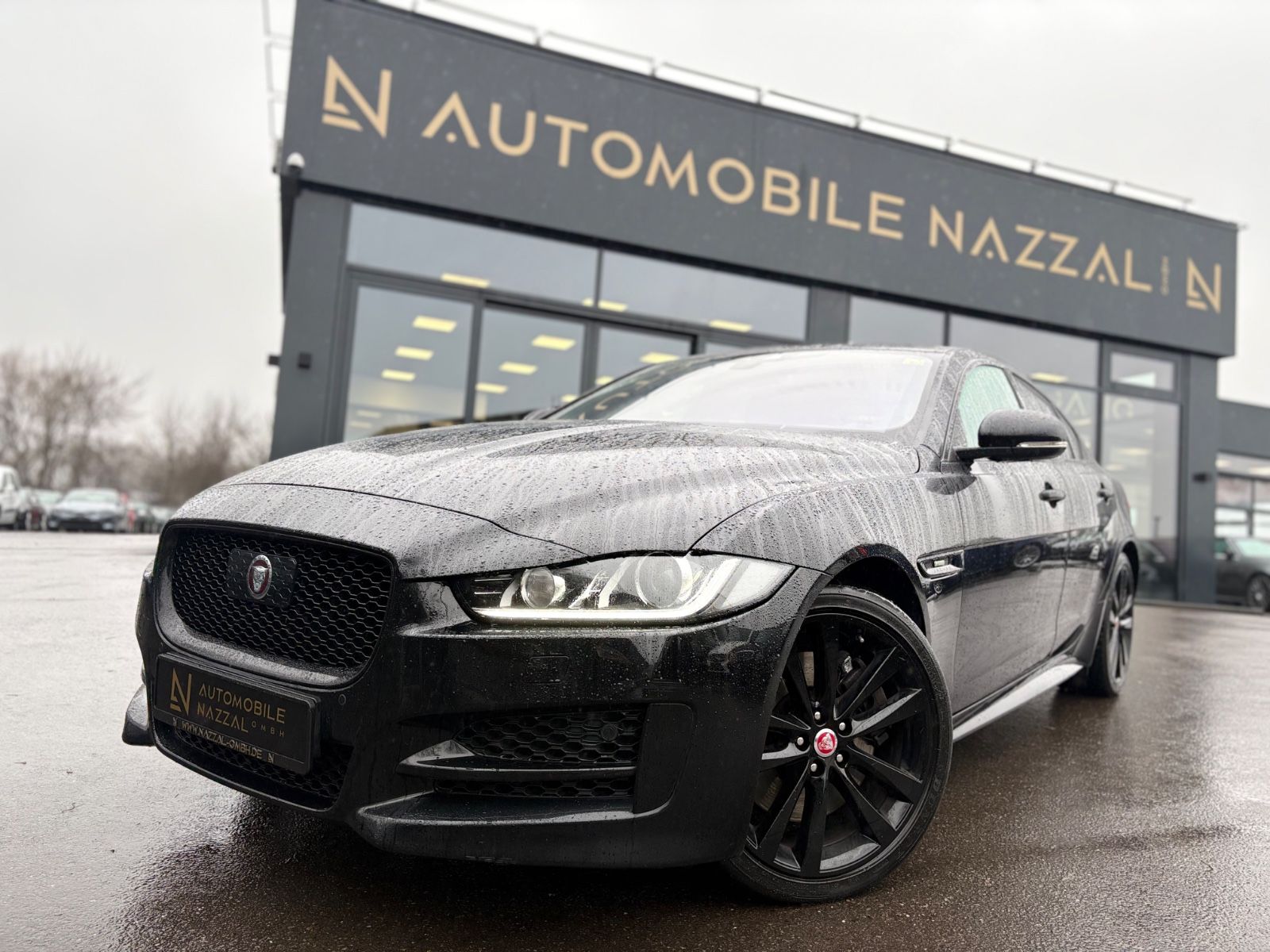 Fahrzeugabbildung Jaguar XE LIM AWD R-DYNAMIC*AUT*LED*BLACK-PACK*2.HD*TOP