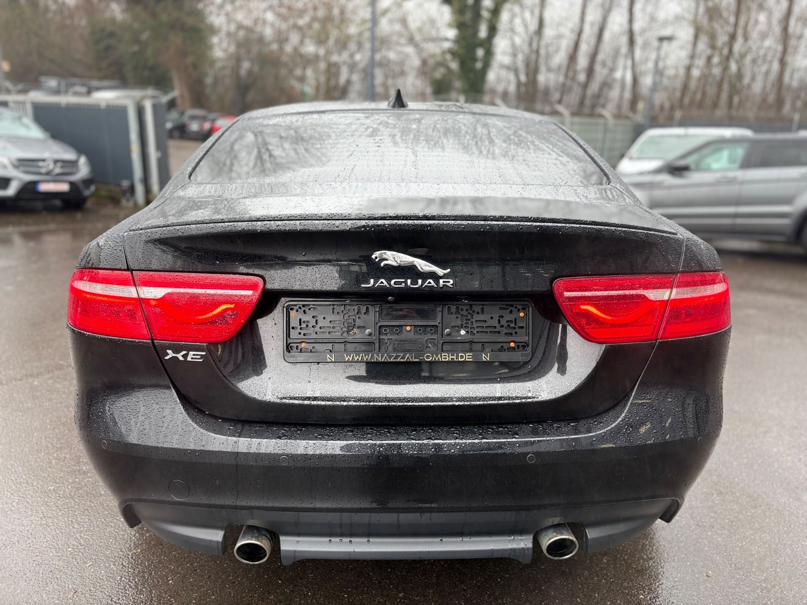 Fahrzeugabbildung Jaguar XE LIM AWD R-DYNAMIC*AUT*LED*BLACK-PACK*2.HD*TOP