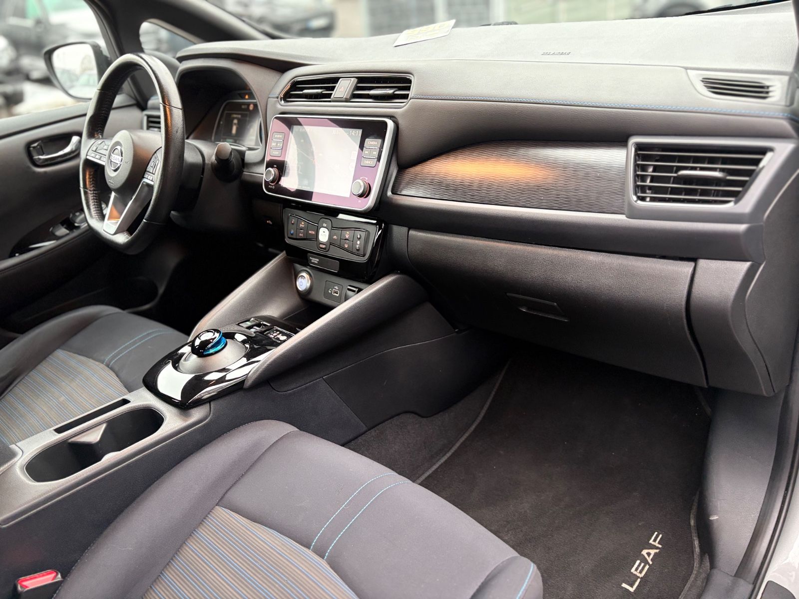 Fahrzeugabbildung Nissan LEAF *360° KAMERA*NAVIGATION*