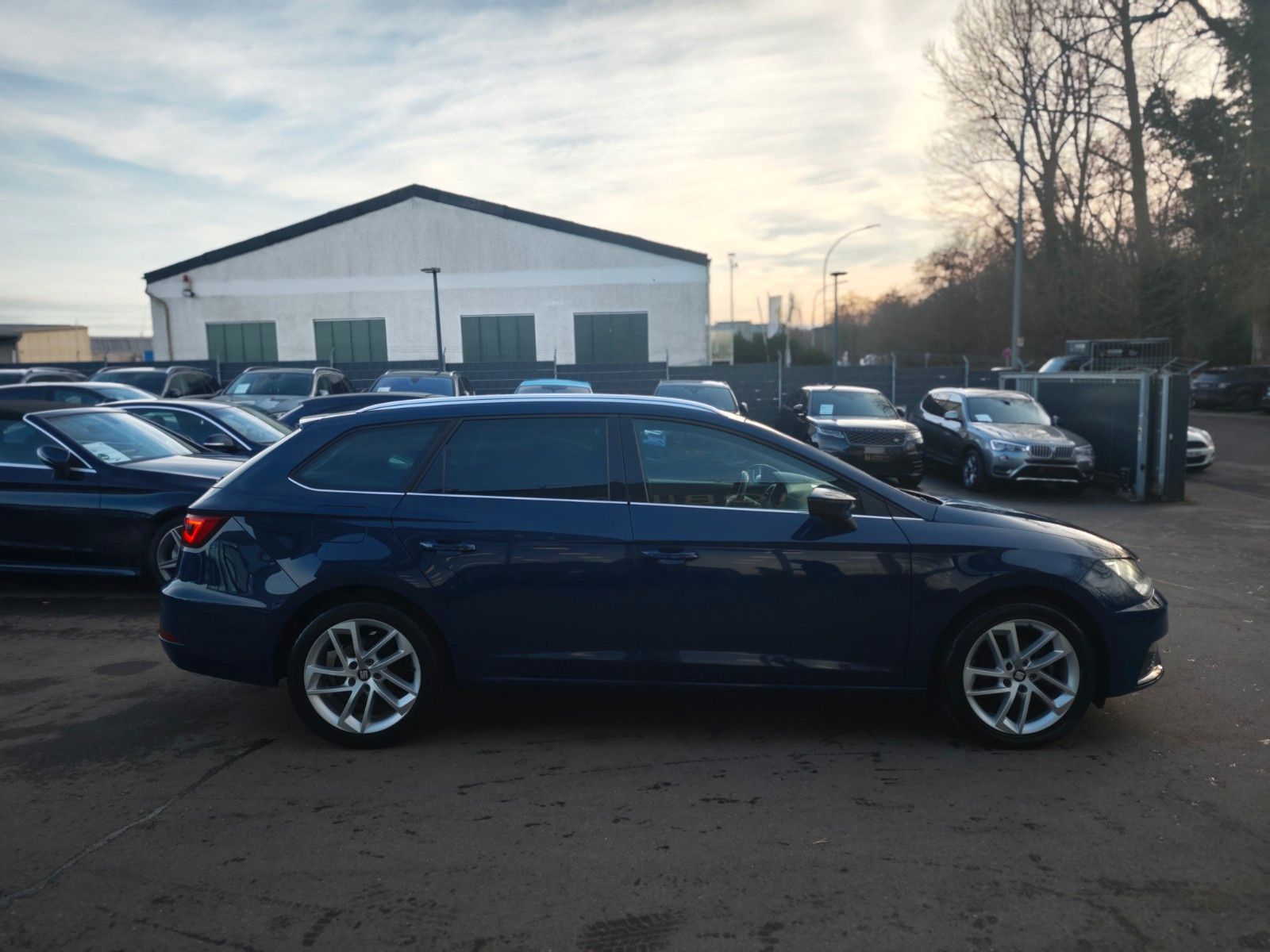 Fahrzeugabbildung SEAT LEON ST XCELLENCE*AUT*2.HD*ACC*BEATS*NAVI*