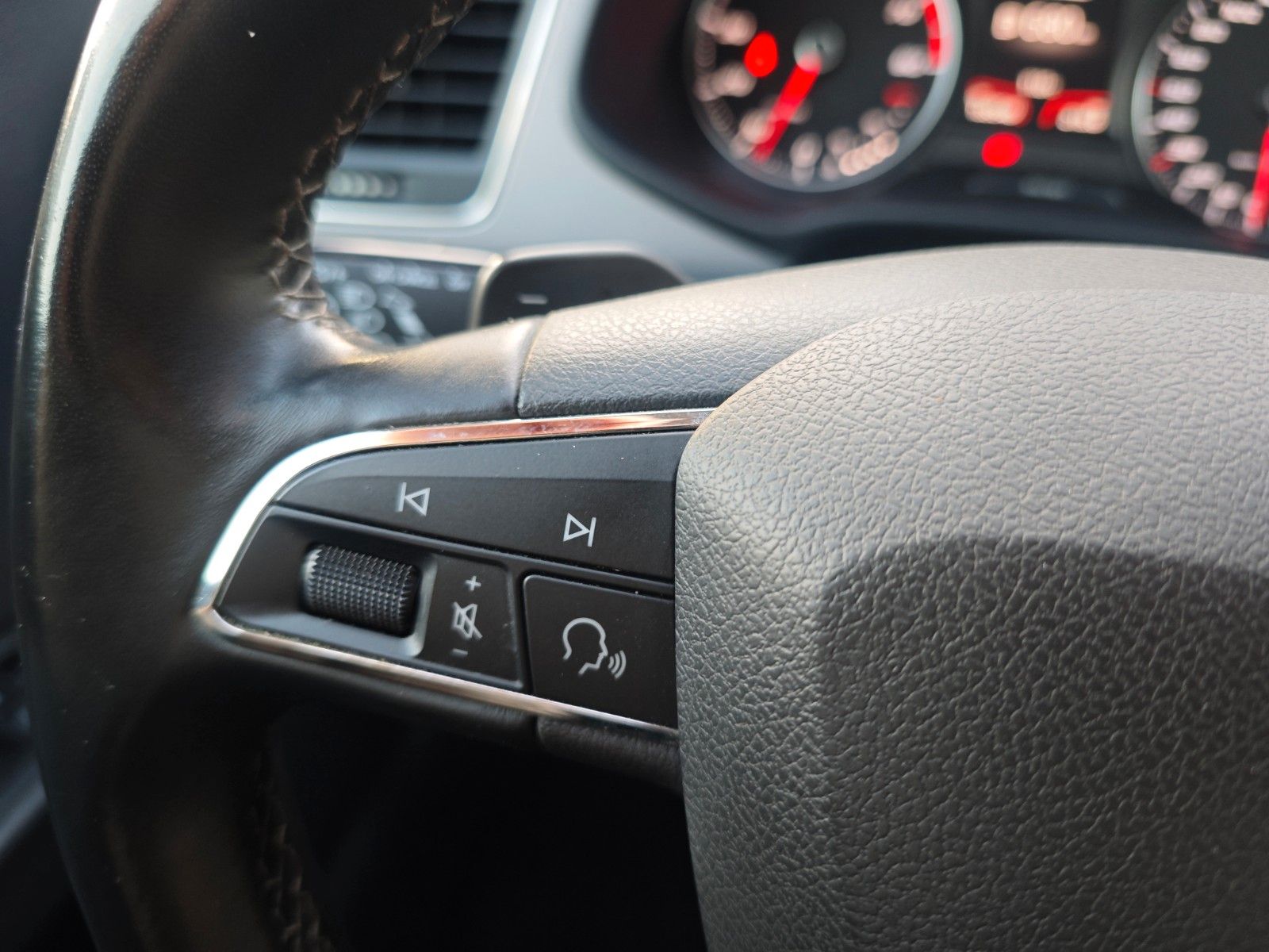 Fahrzeugabbildung SEAT LEON ST XCELLENCE*AUT*2.HD*ACC*BEATS*NAVI*