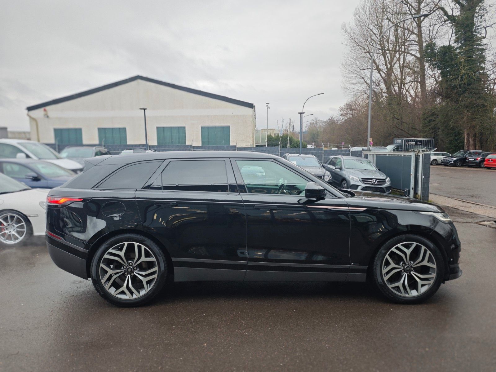 Fahrzeugabbildung Land Rover RANGE ROVER VELAR P300D*R-DYNAMIC*PANORAMA*LUFT*