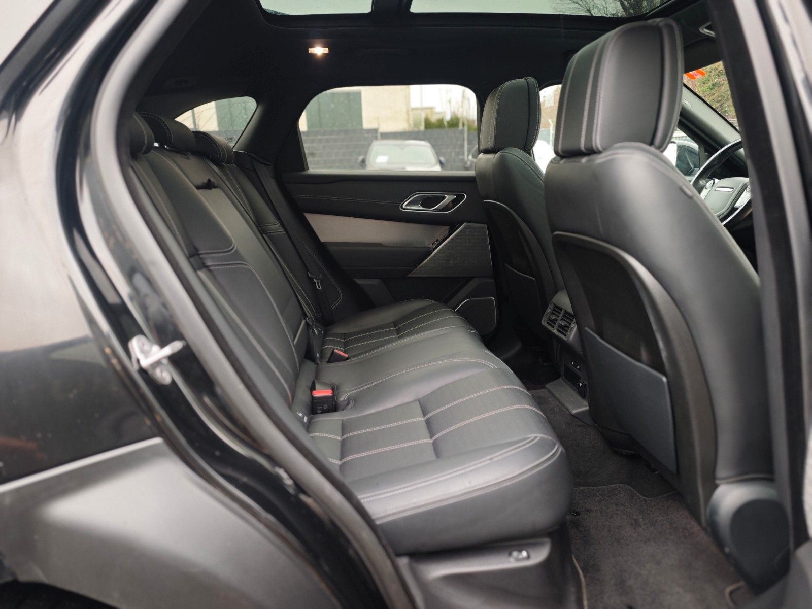 Fahrzeugabbildung Land Rover RANGE ROVER VELAR P300D*R-DYNAMIC*PANORAMA*LUFT*