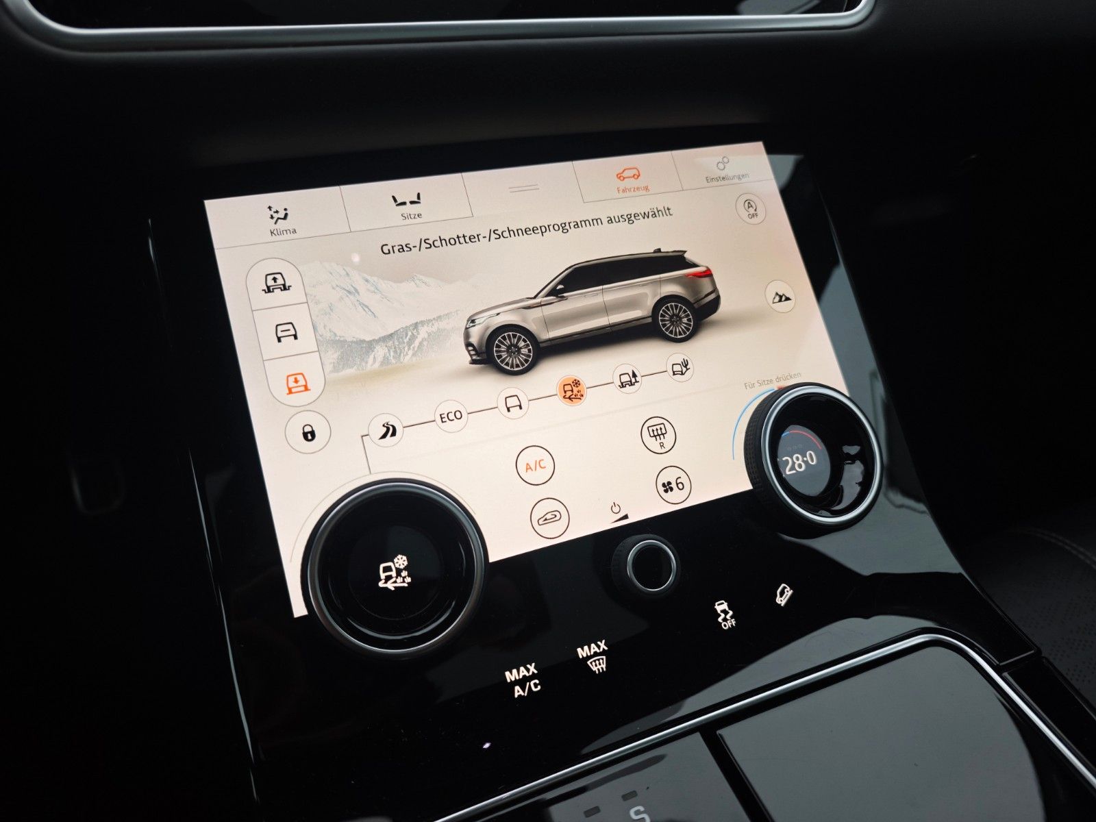 Fahrzeugabbildung Land Rover RANGE ROVER VELAR P300D*R-DYNAMIC*PANORAMA*LUFT*