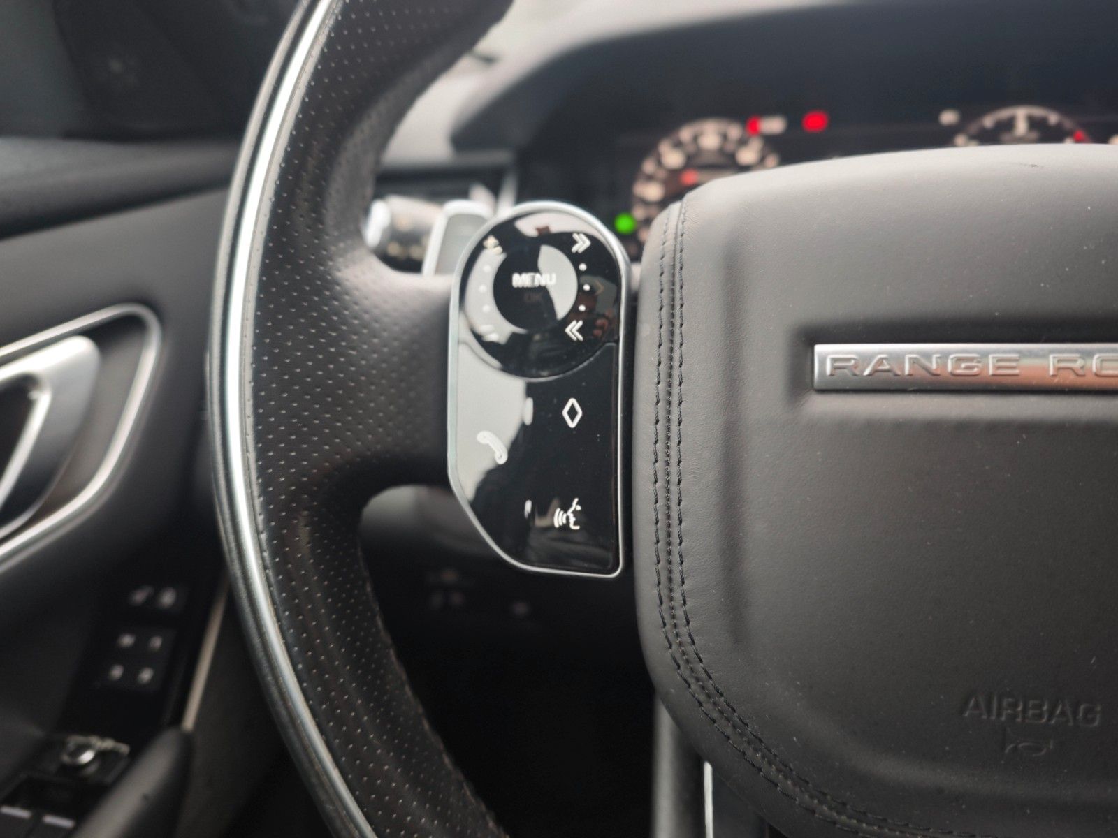 Fahrzeugabbildung Land Rover RANGE ROVER VELAR P300D*R-DYNAMIC*PANORAMA*LUFT*