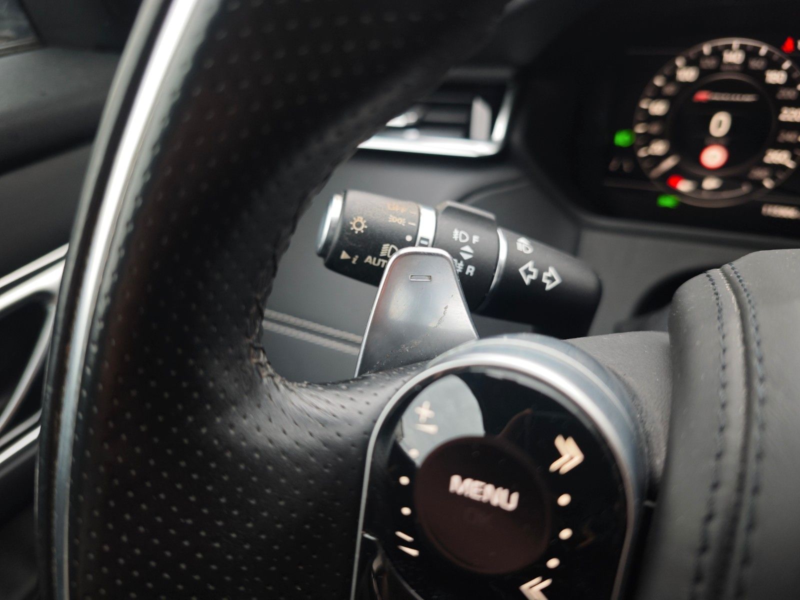 Fahrzeugabbildung Land Rover RANGE ROVER VELAR P300D*R-DYNAMIC*PANORAMA*LUFT*