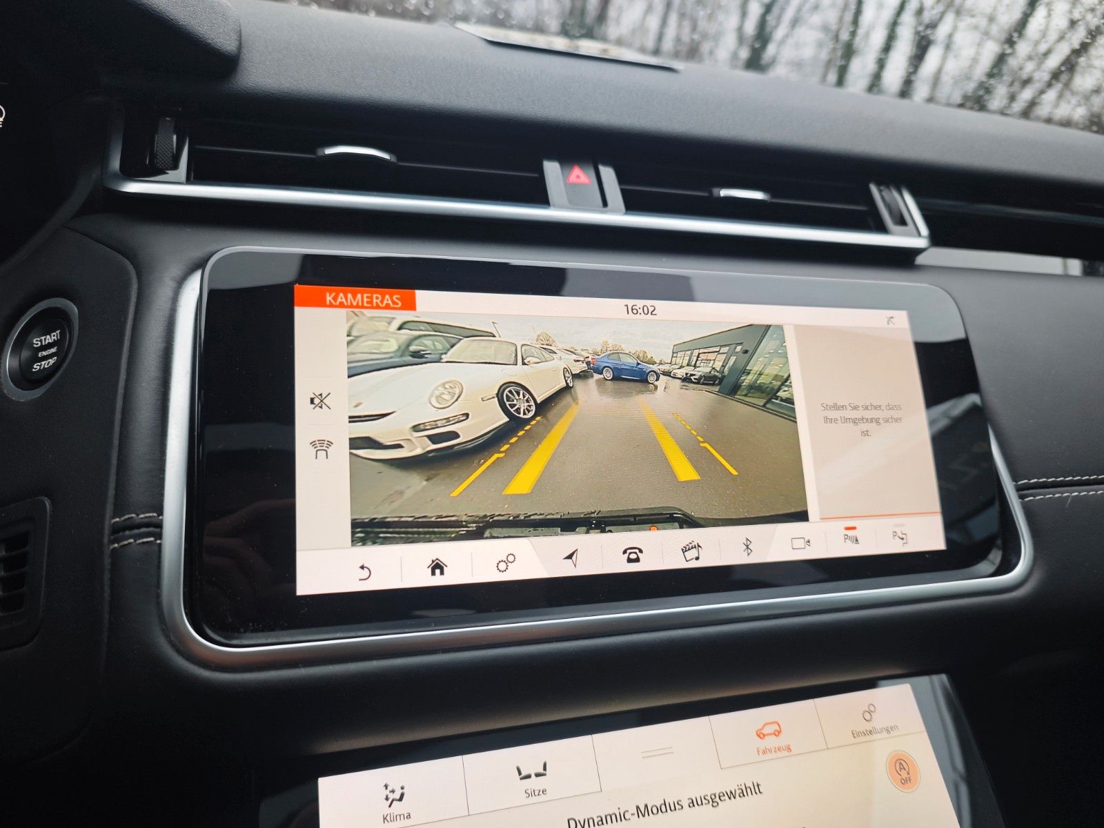 Fahrzeugabbildung Land Rover RANGE ROVER VELAR P300D*R-DYNAMIC*PANORAMA*LUFT*