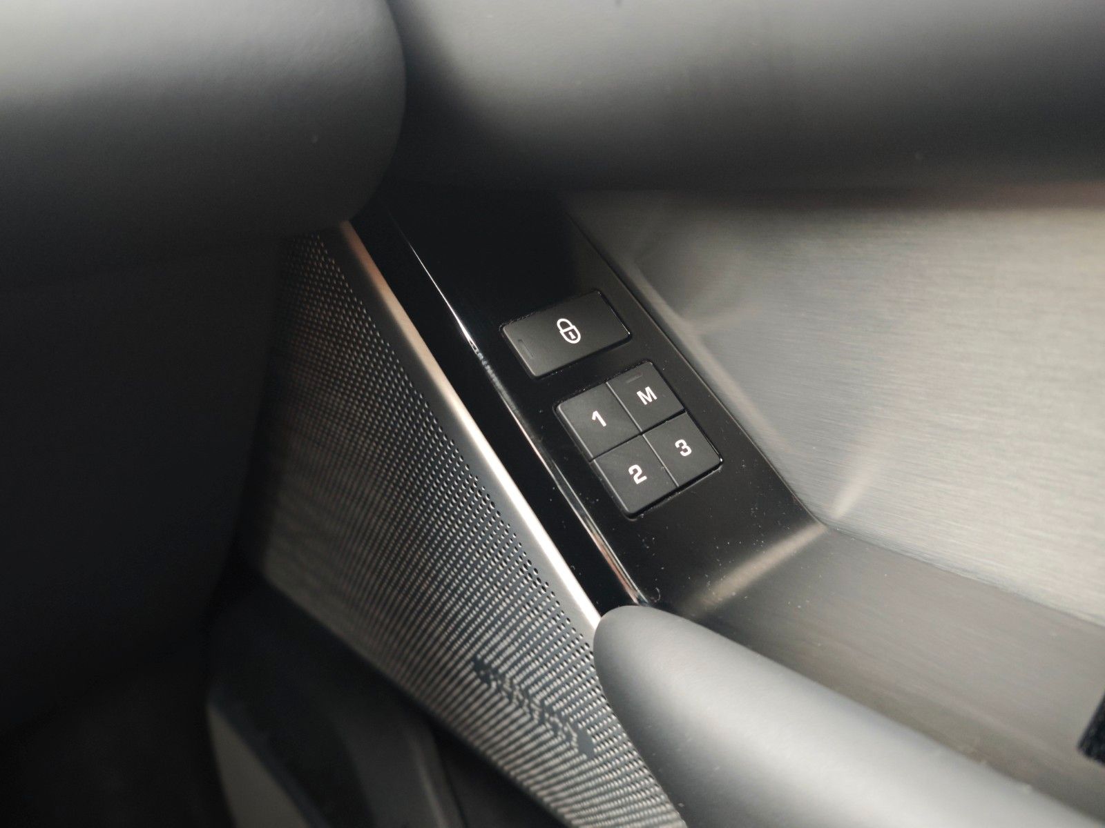 Fahrzeugabbildung Land Rover RANGE ROVER VELAR P300D*R-DYNAMIC*PANORAMA*LUFT*