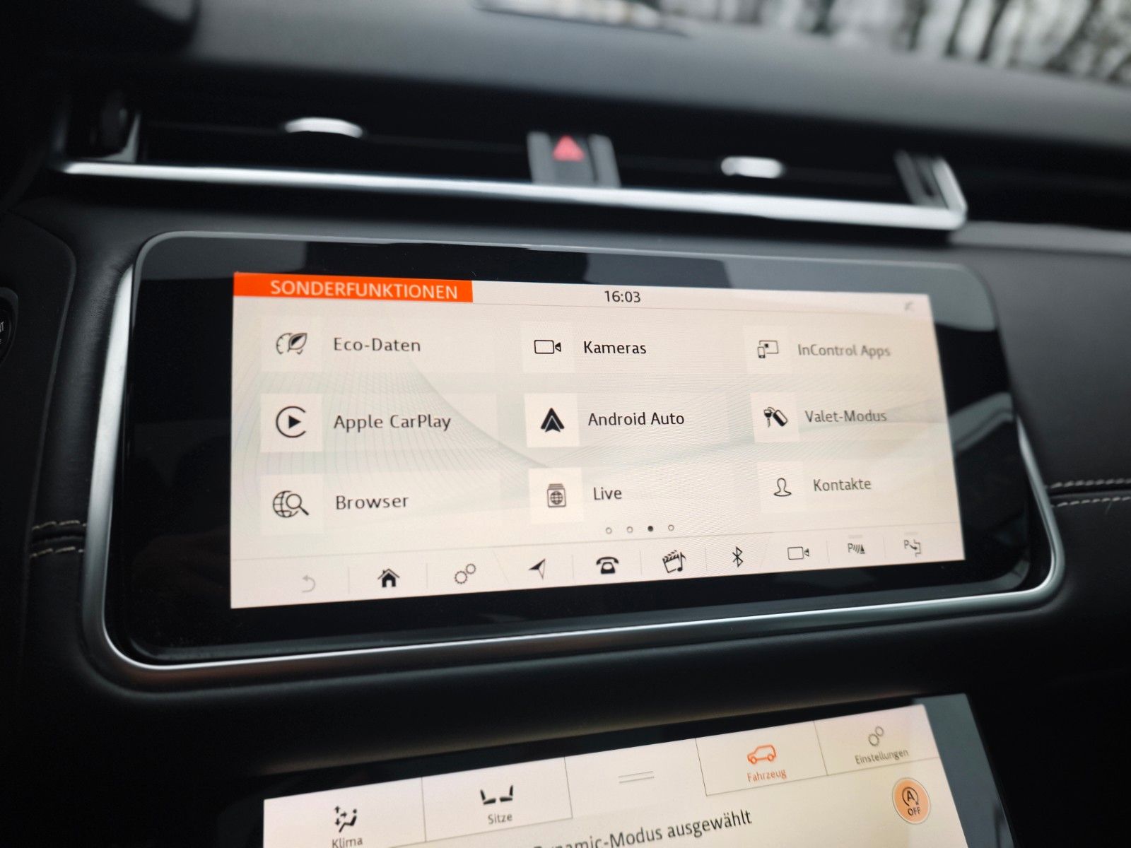 Fahrzeugabbildung Land Rover RANGE ROVER VELAR P300D*R-DYNAMIC*PANORAMA*LUFT*