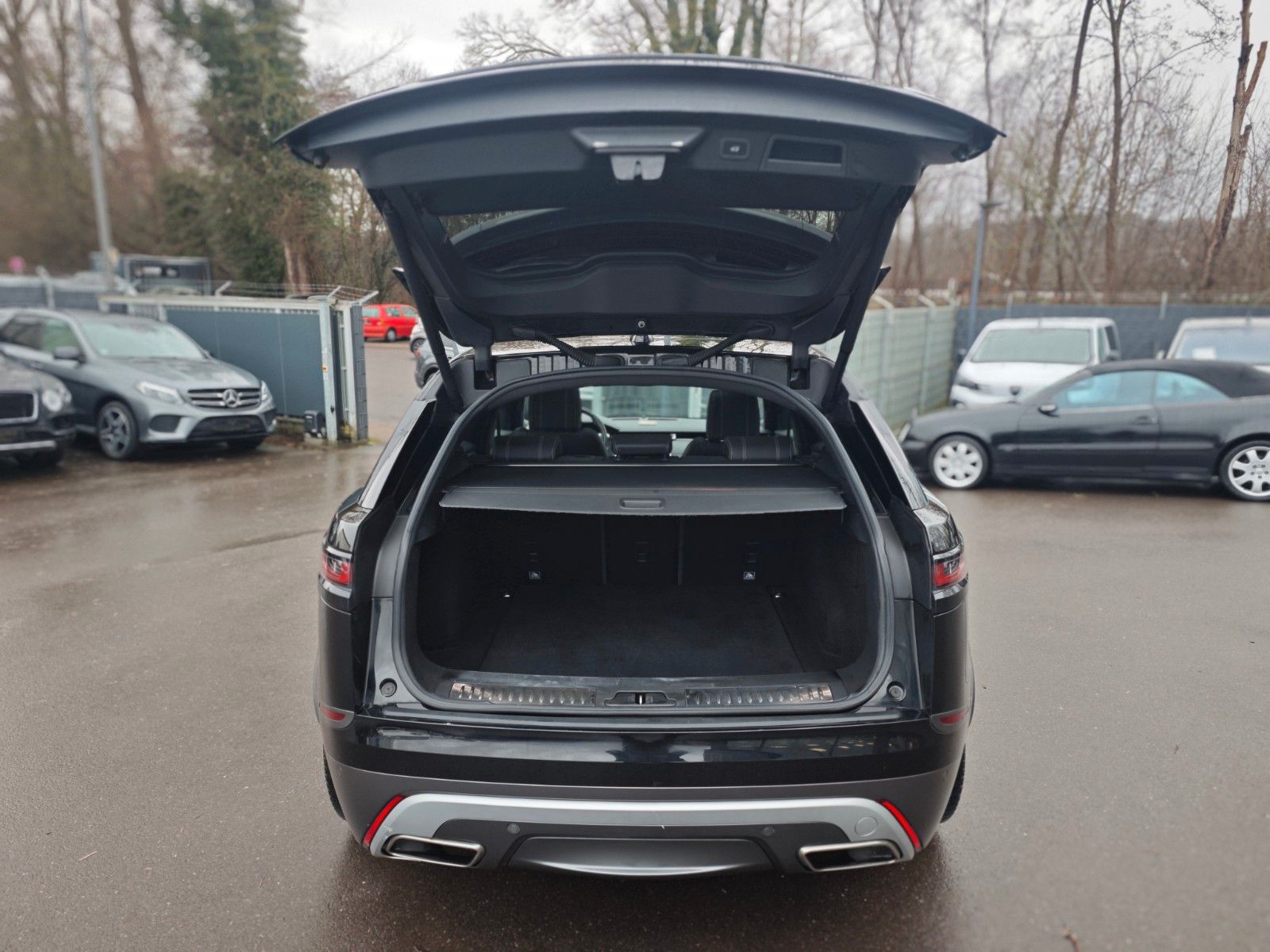 Fahrzeugabbildung Land Rover RANGE ROVER VELAR P300D*R-DYNAMIC*PANORAMA*LUFT*