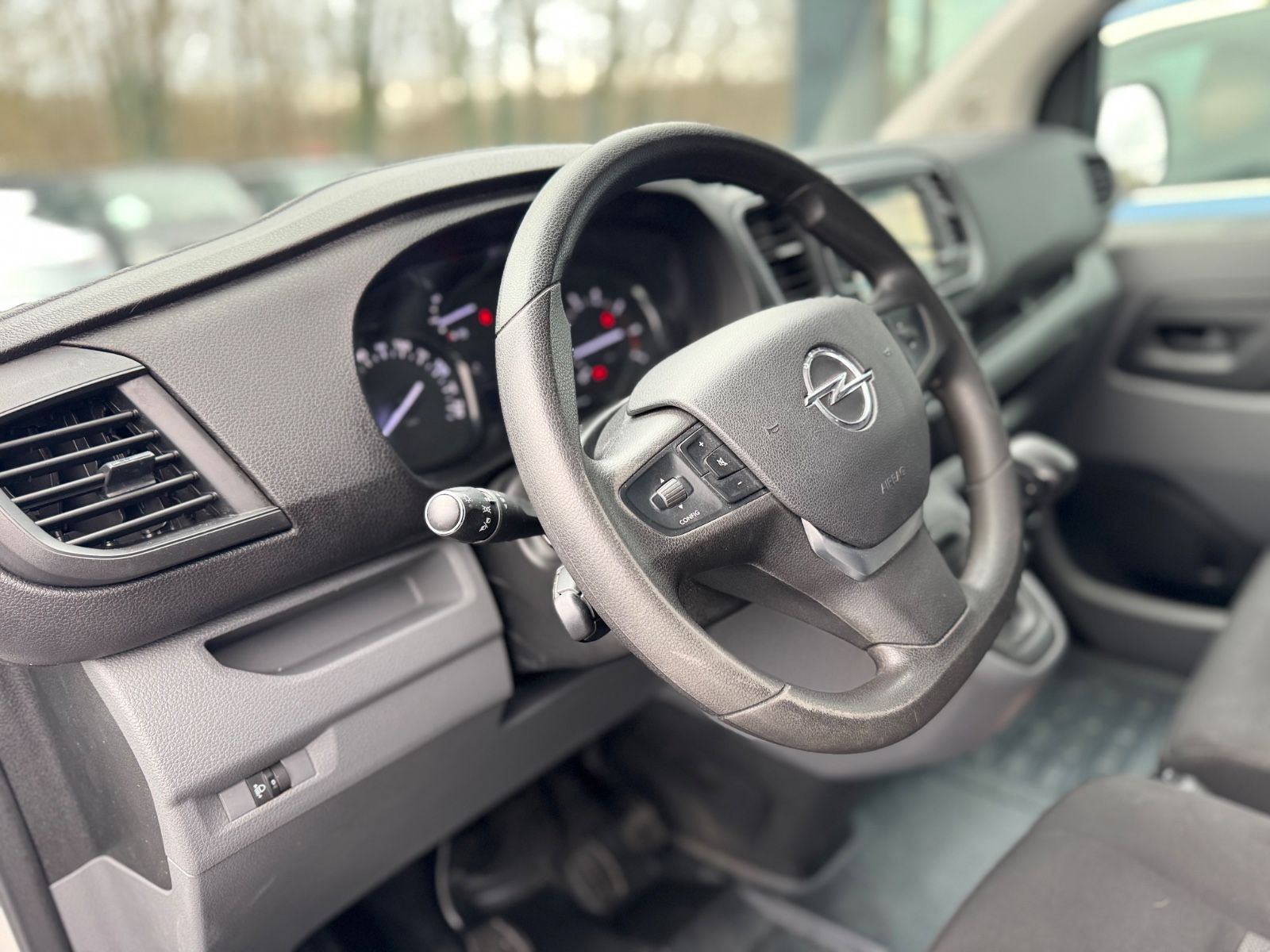 Fahrzeugabbildung Opel VIVARO *L1 *9 SITZER*KLIMA*NAVI*1.HD*PDC*TOP