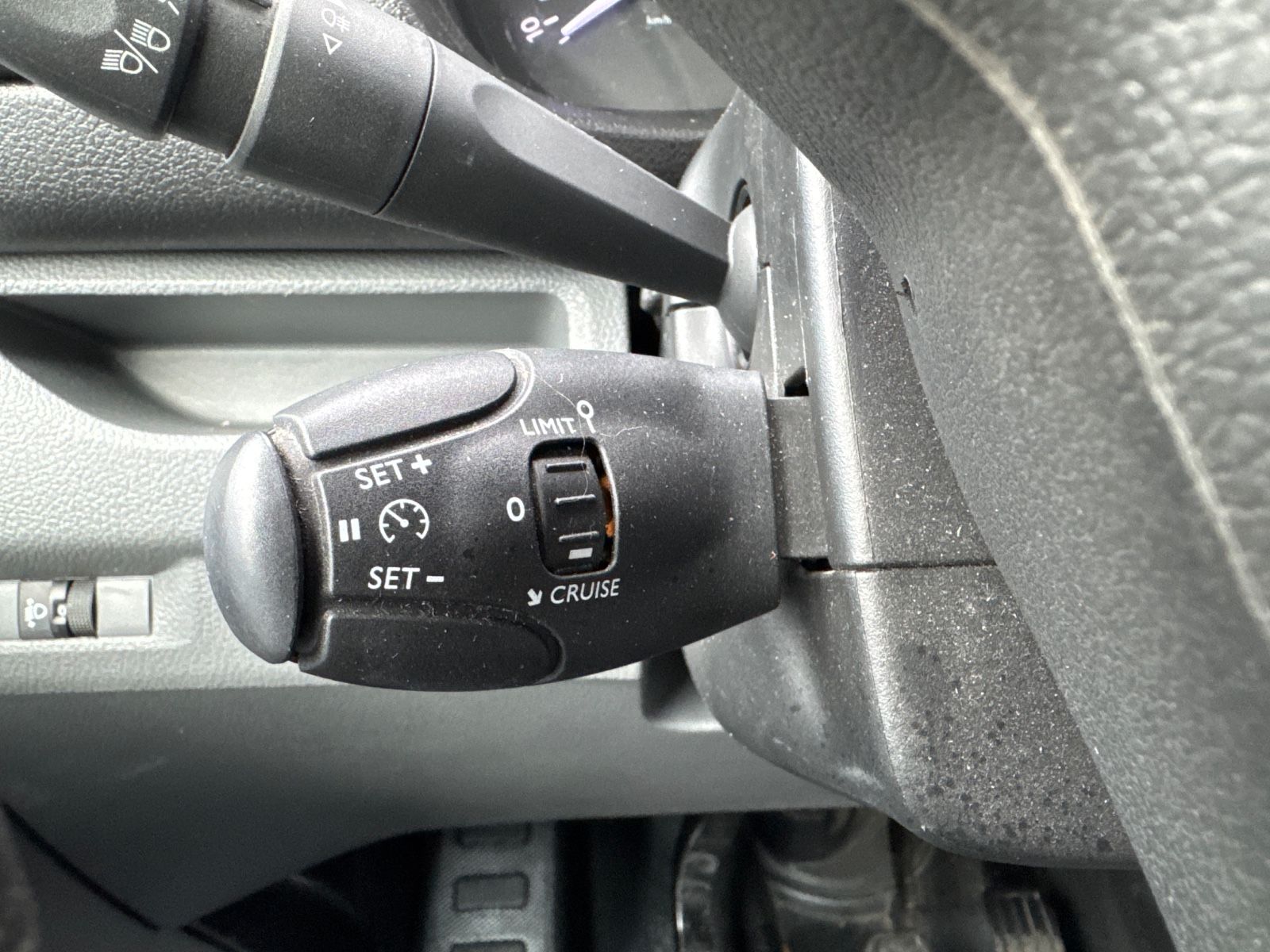 Fahrzeugabbildung Opel VIVARO *L1 *9 SITZER*KLIMA*NAVI*1.HD*PDC*TOP