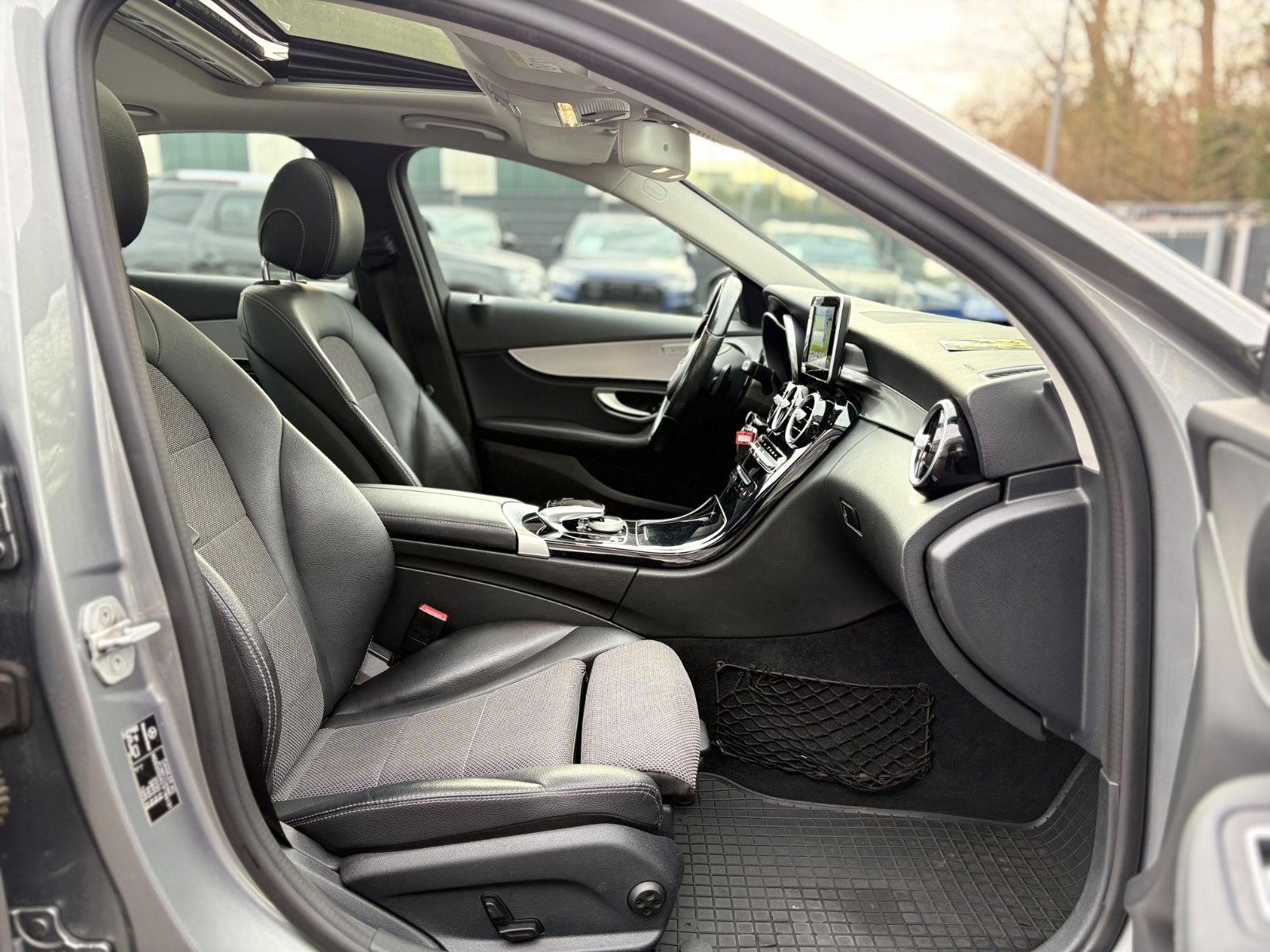 Fahrzeugabbildung Mercedes-Benz C 200 LIM*AUT*AVANTGARDE*EL.SD*SHZ*2.HD*TOP