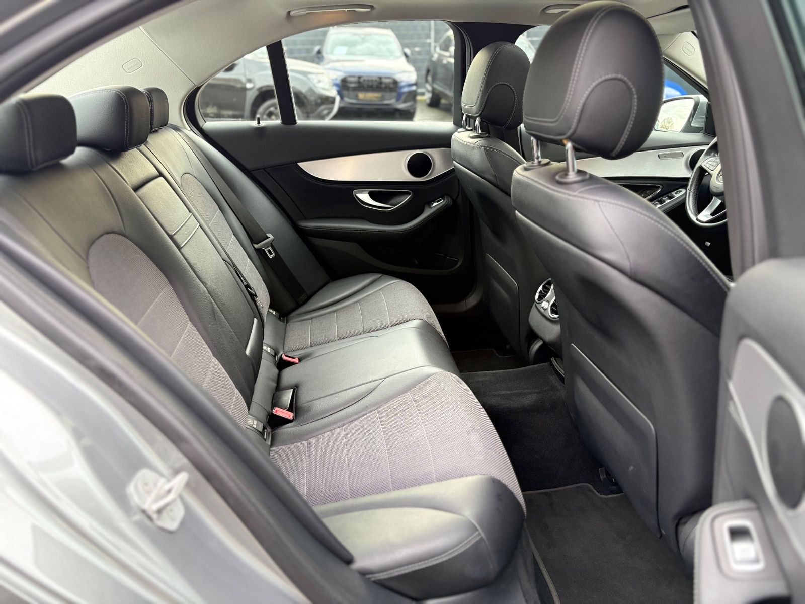 Fahrzeugabbildung Mercedes-Benz C 200 LIM*AUT*AVANTGARDE*EL.SD*SHZ*2.HD*TOP