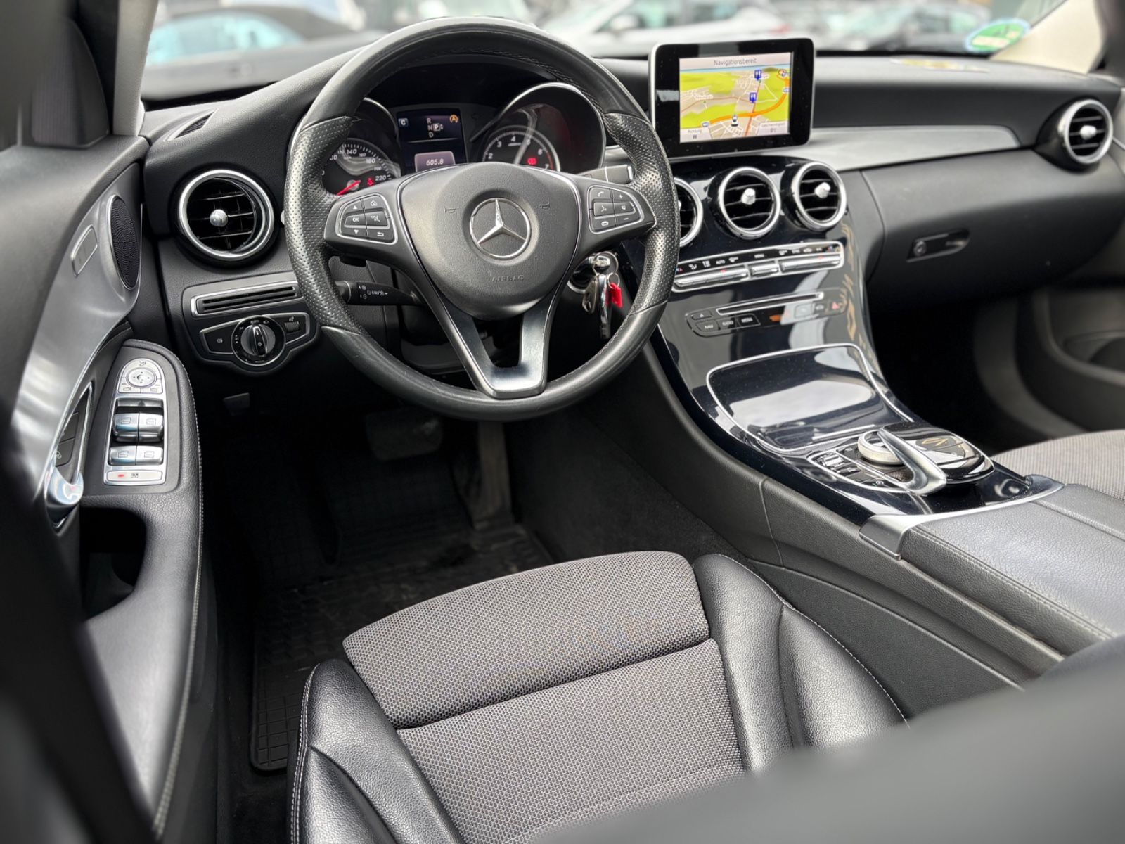 Fahrzeugabbildung Mercedes-Benz C 200 LIM*AUT*AVANTGARDE*EL.SD*SHZ*2.HD*TOP