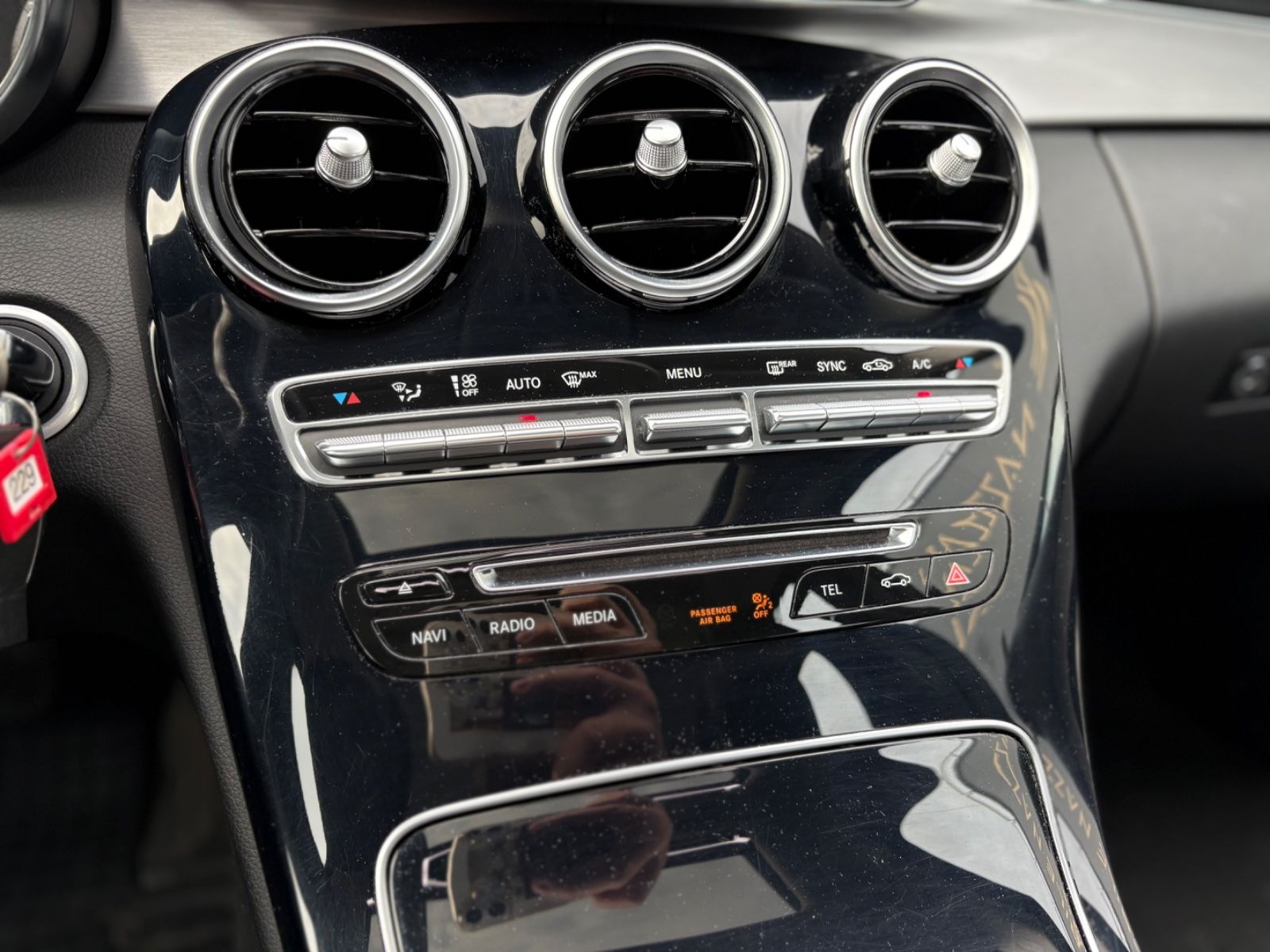 Fahrzeugabbildung Mercedes-Benz C 200 LIM*AUT*AVANTGARDE*EL.SD*SHZ*2.HD*TOP