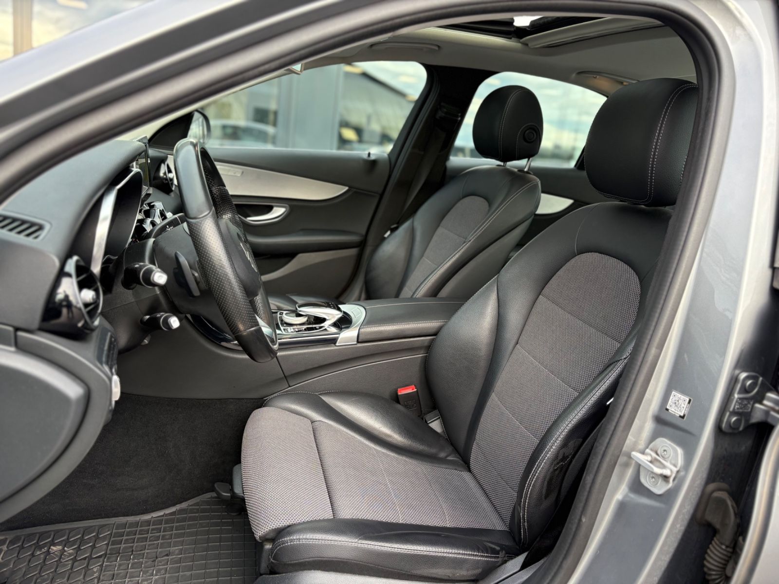 Fahrzeugabbildung Mercedes-Benz C 200 LIM*AUT*AVANTGARDE*EL.SD*SHZ*2.HD*TOP