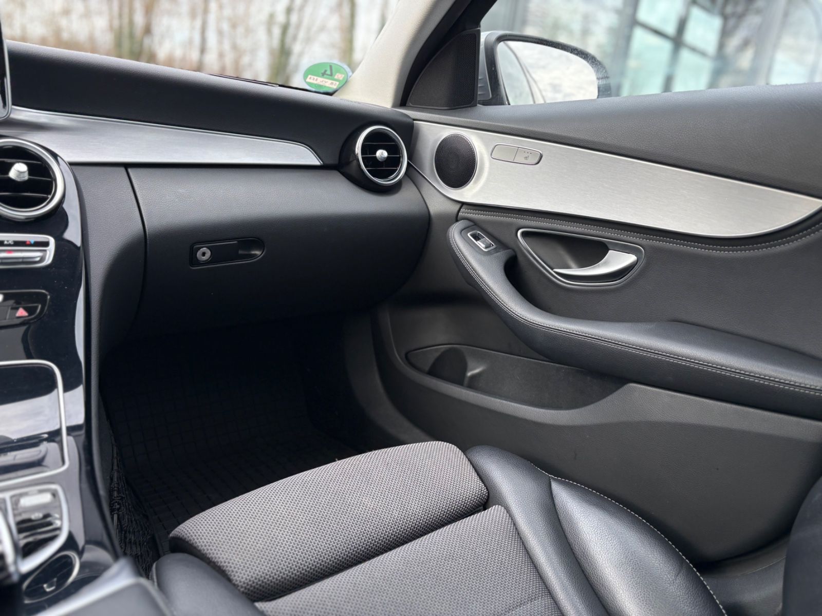 Fahrzeugabbildung Mercedes-Benz C 200 LIM*AUT*AVANTGARDE*EL.SD*SHZ*2.HD*TOP