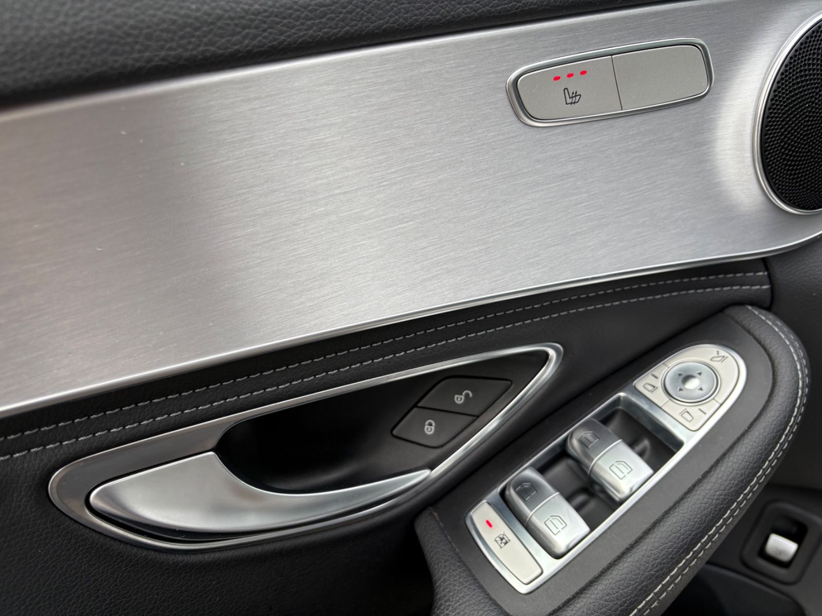 Fahrzeugabbildung Mercedes-Benz C 200 LIM*AUT*AVANTGARDE*EL.SD*SHZ*2.HD*TOP