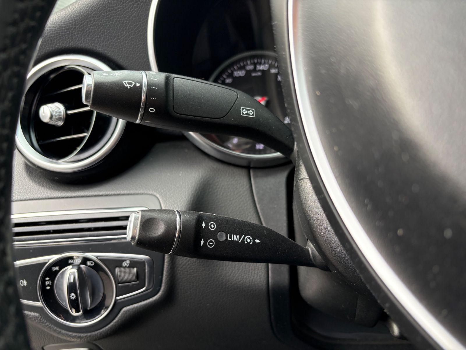 Fahrzeugabbildung Mercedes-Benz C 200 LIM*AUT*AVANTGARDE*EL.SD*SHZ*2.HD*TOP