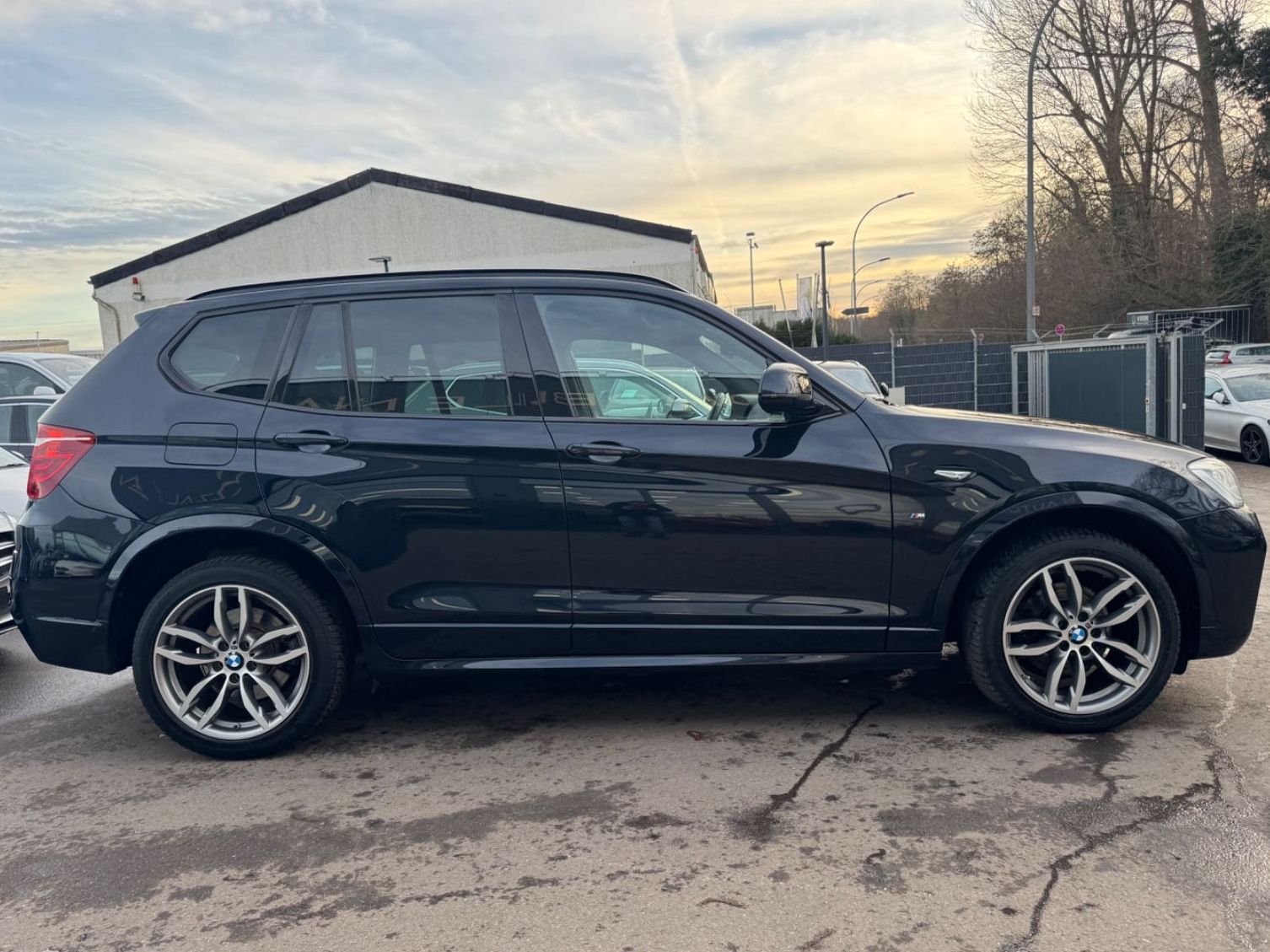 Fahrzeugabbildung BMW X3 28i xDRIVE*M SPORT*HEAD-UP*NAVI*LED*KAMERA*