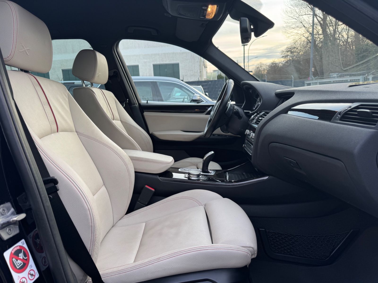 Fahrzeugabbildung BMW X3 28i xDRIVE*M SPORT*HEAD-UP*NAVI*LED*KAMERA*