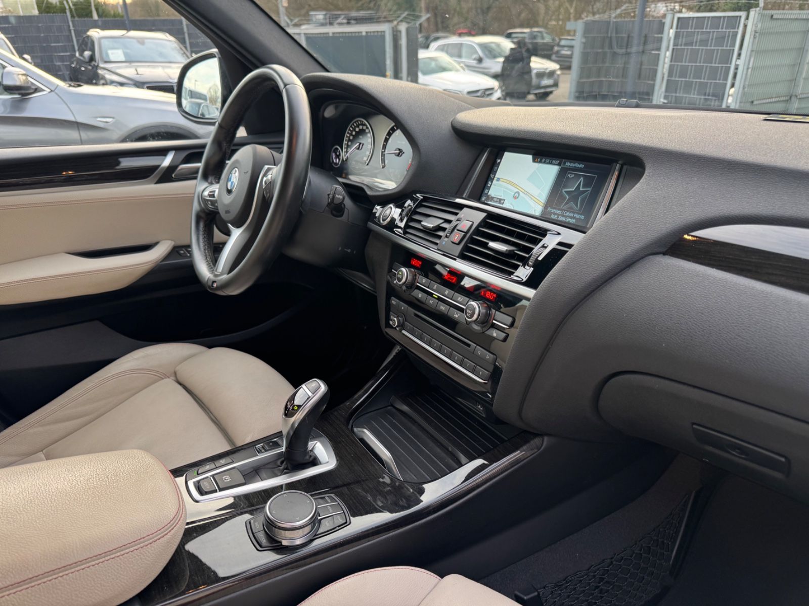 Fahrzeugabbildung BMW X3 28i xDRIVE*M SPORT*HEAD-UP*NAVI*LED*KAMERA*