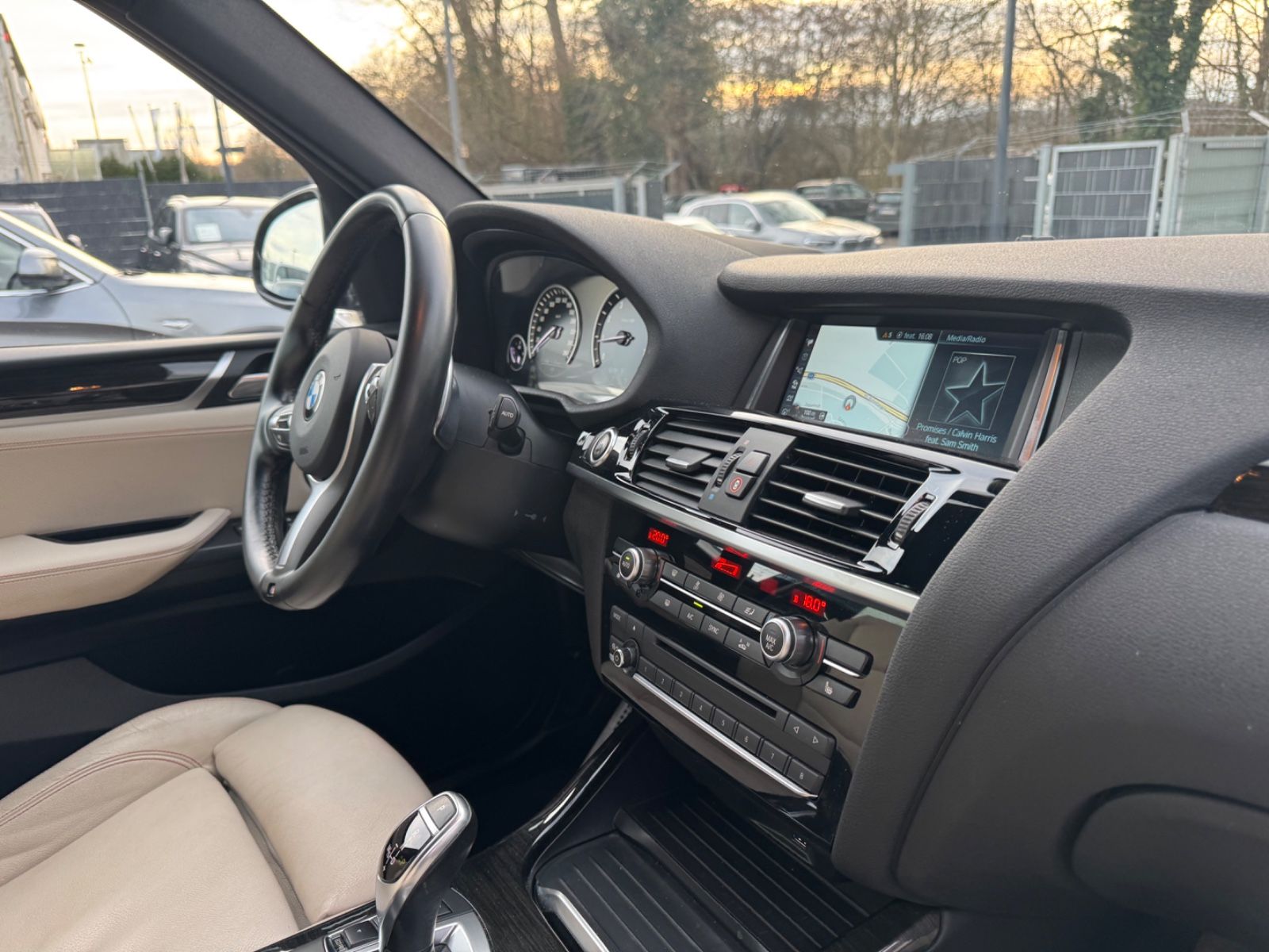 Fahrzeugabbildung BMW X3 28i xDRIVE*M SPORT*HEAD-UP*NAVI*LED*KAMERA*