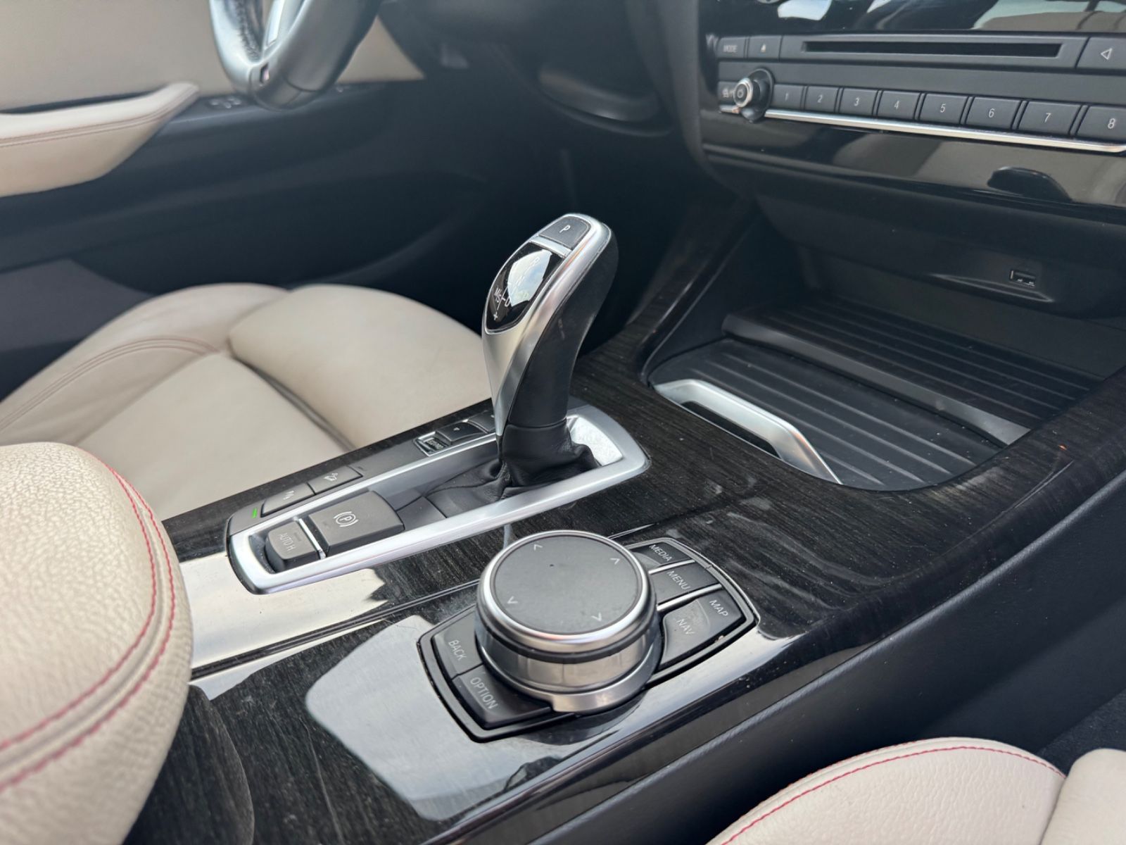 Fahrzeugabbildung BMW X3 28i xDRIVE*M SPORT*HEAD-UP*NAVI*LED*KAMERA*