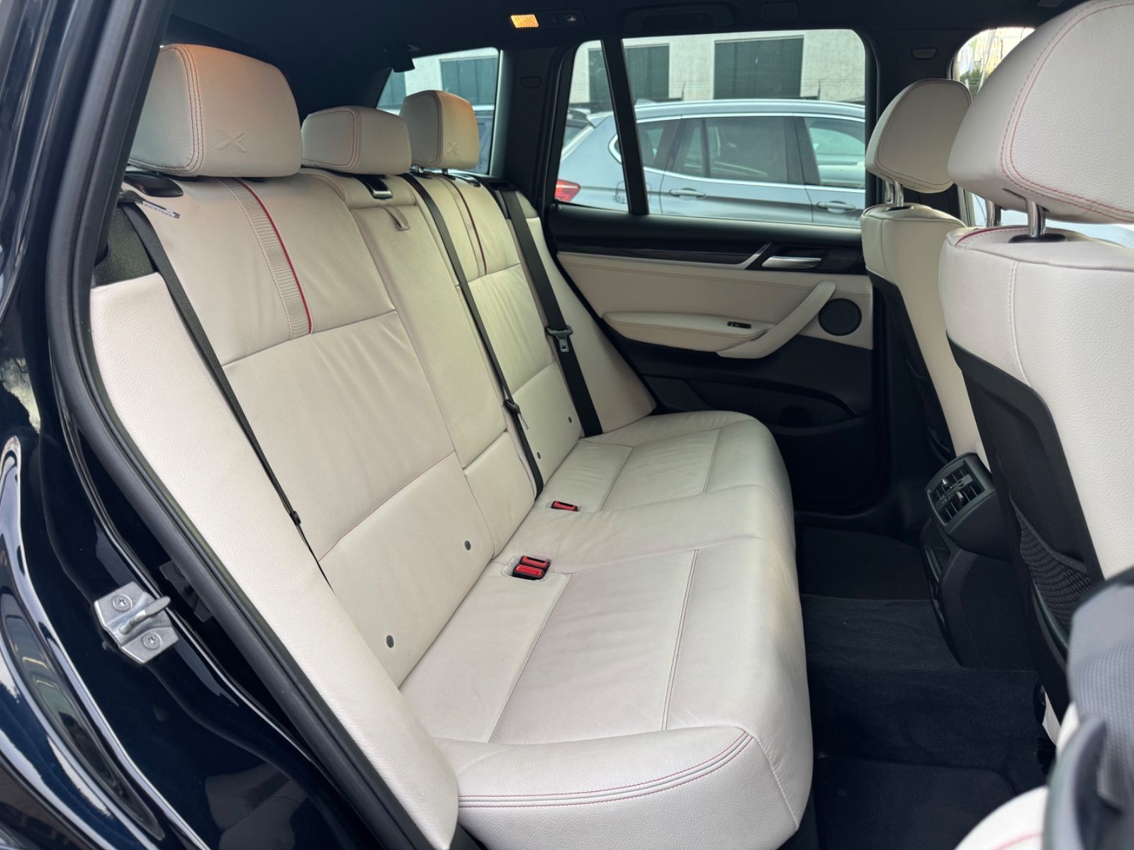 Fahrzeugabbildung BMW X3 28i xDRIVE*M SPORT*HEAD-UP*NAVI*LED*KAMERA*