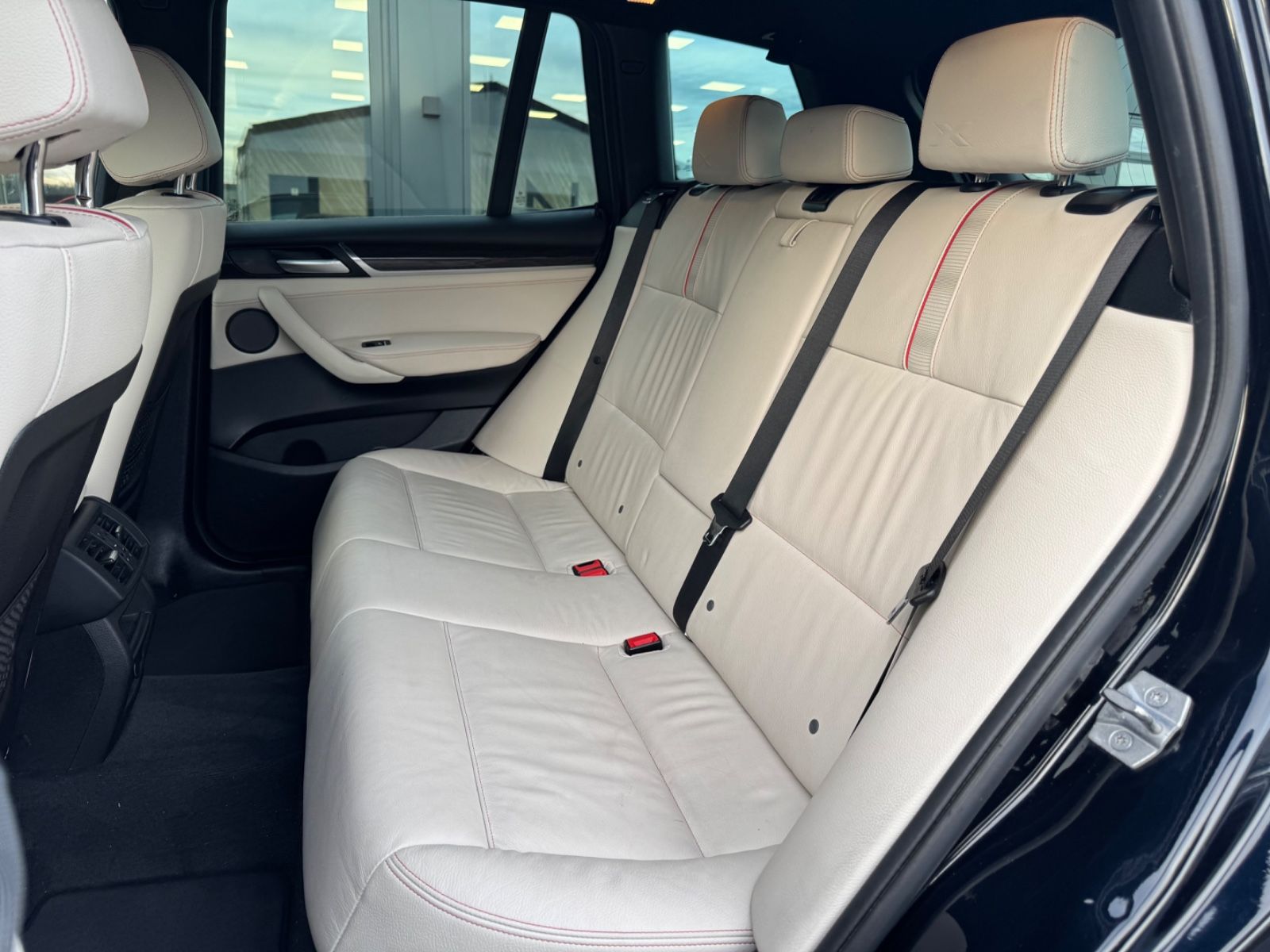 Fahrzeugabbildung BMW X3 28i xDRIVE*M SPORT*HEAD-UP*NAVI*LED*KAMERA*